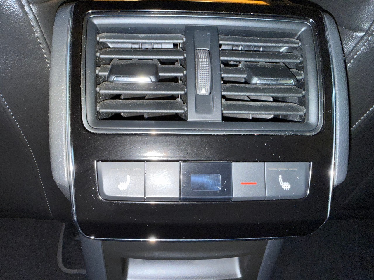 SKODA Superb Combi 2.0 TDi Style 4x4 DSG-image-15