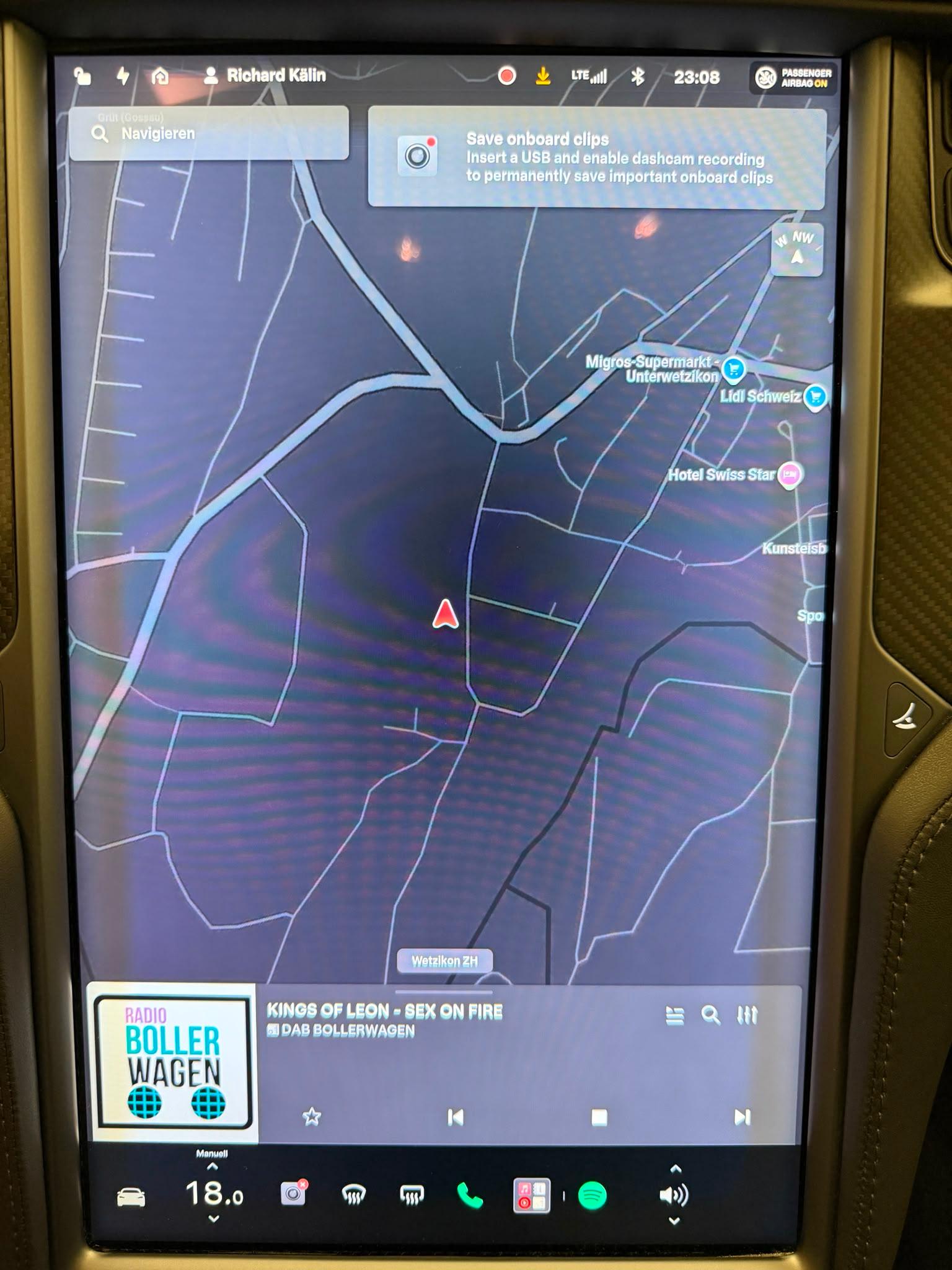 TESLA Model S 75 D-image-18
