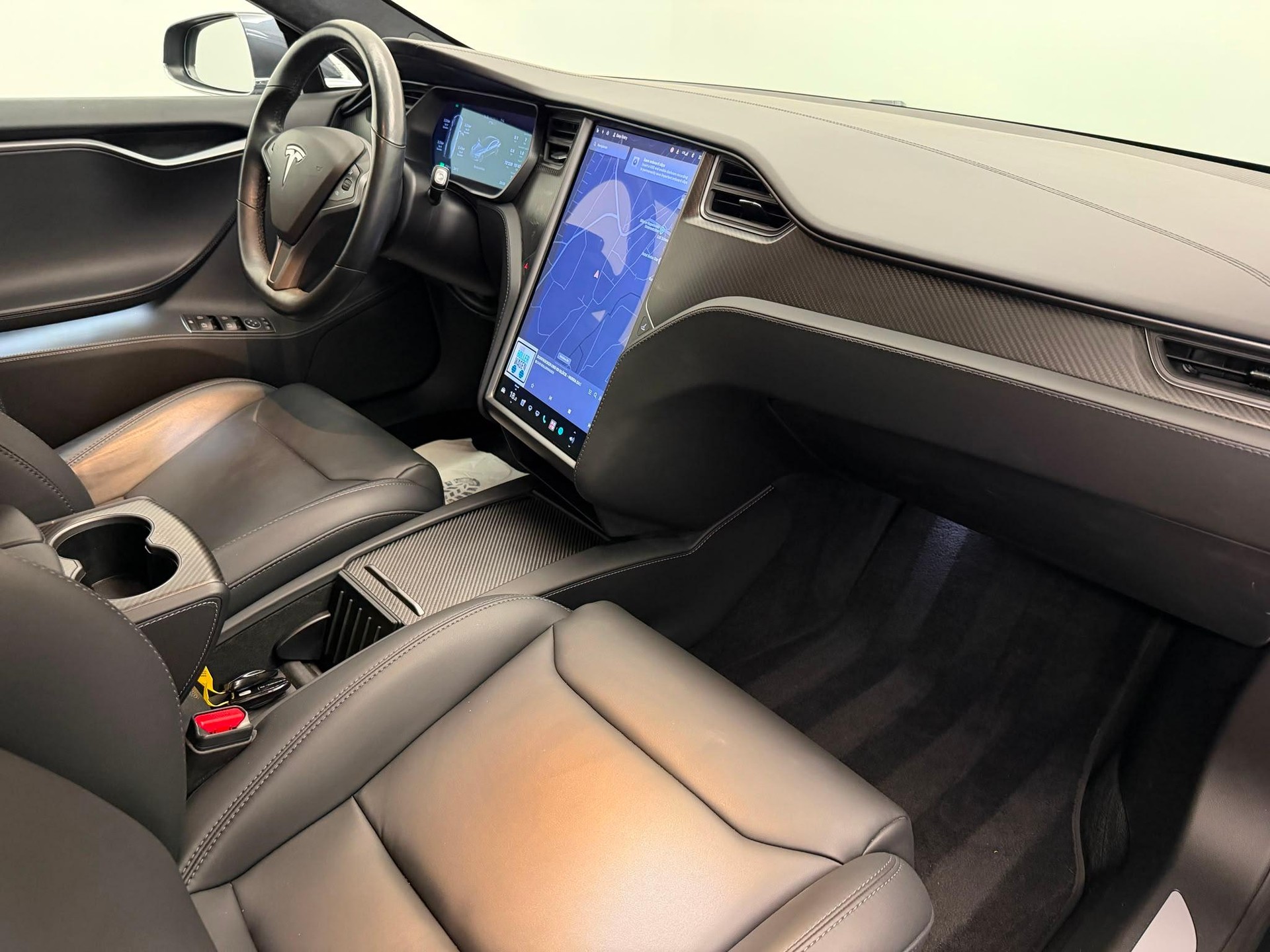 TESLA Model S 75 D-image-10
