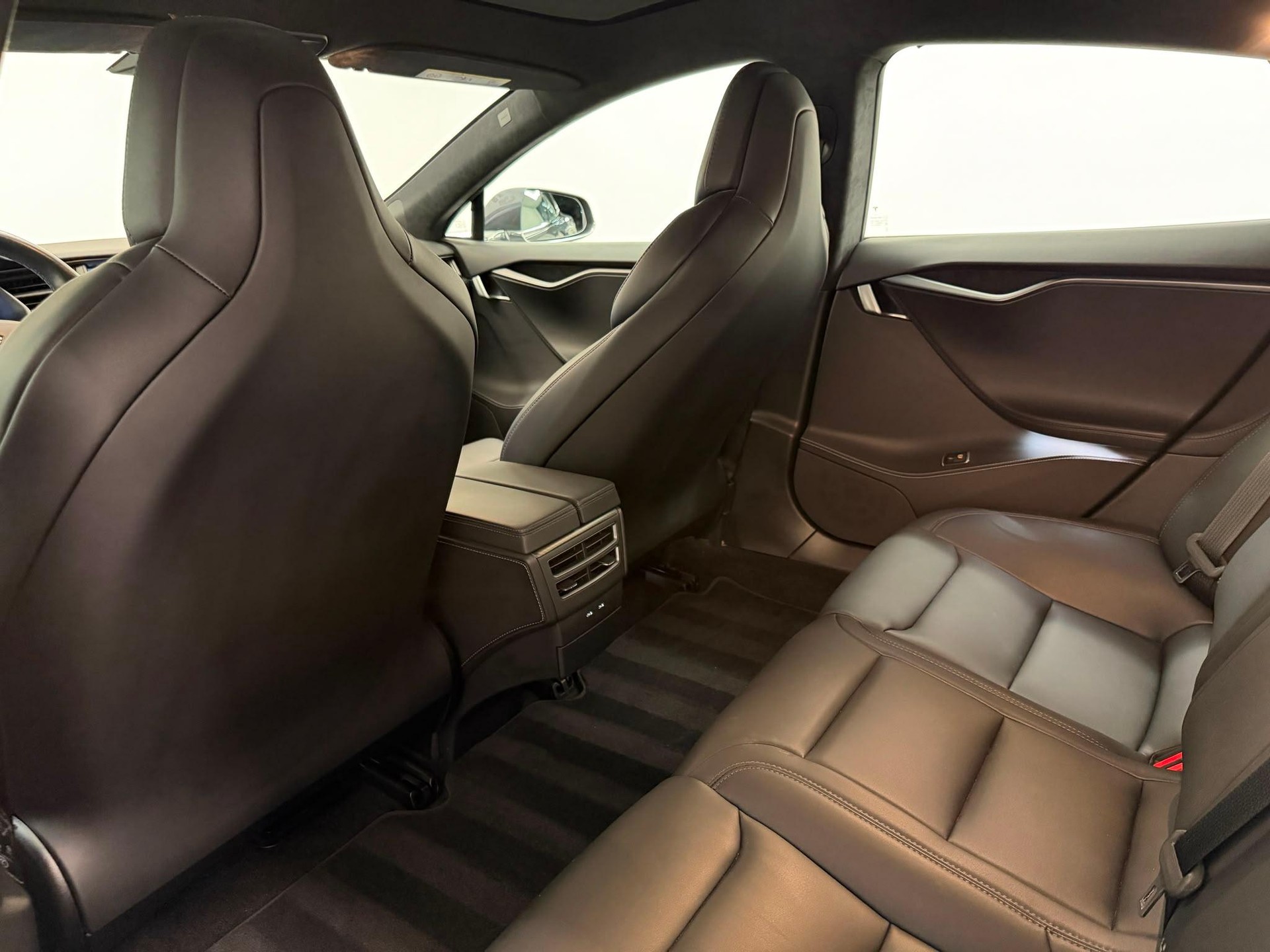 TESLA Model S 75 D-image-11