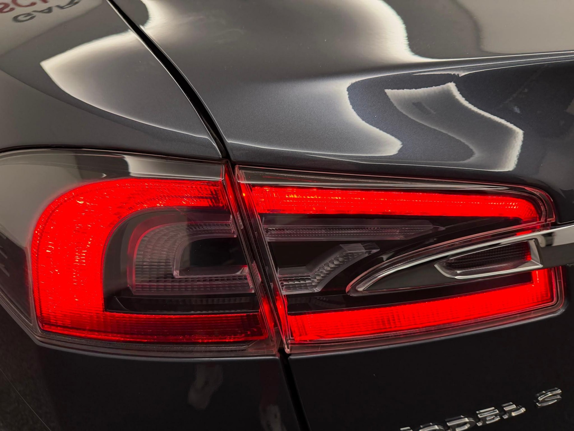 TESLA Model S 75 D-image-8