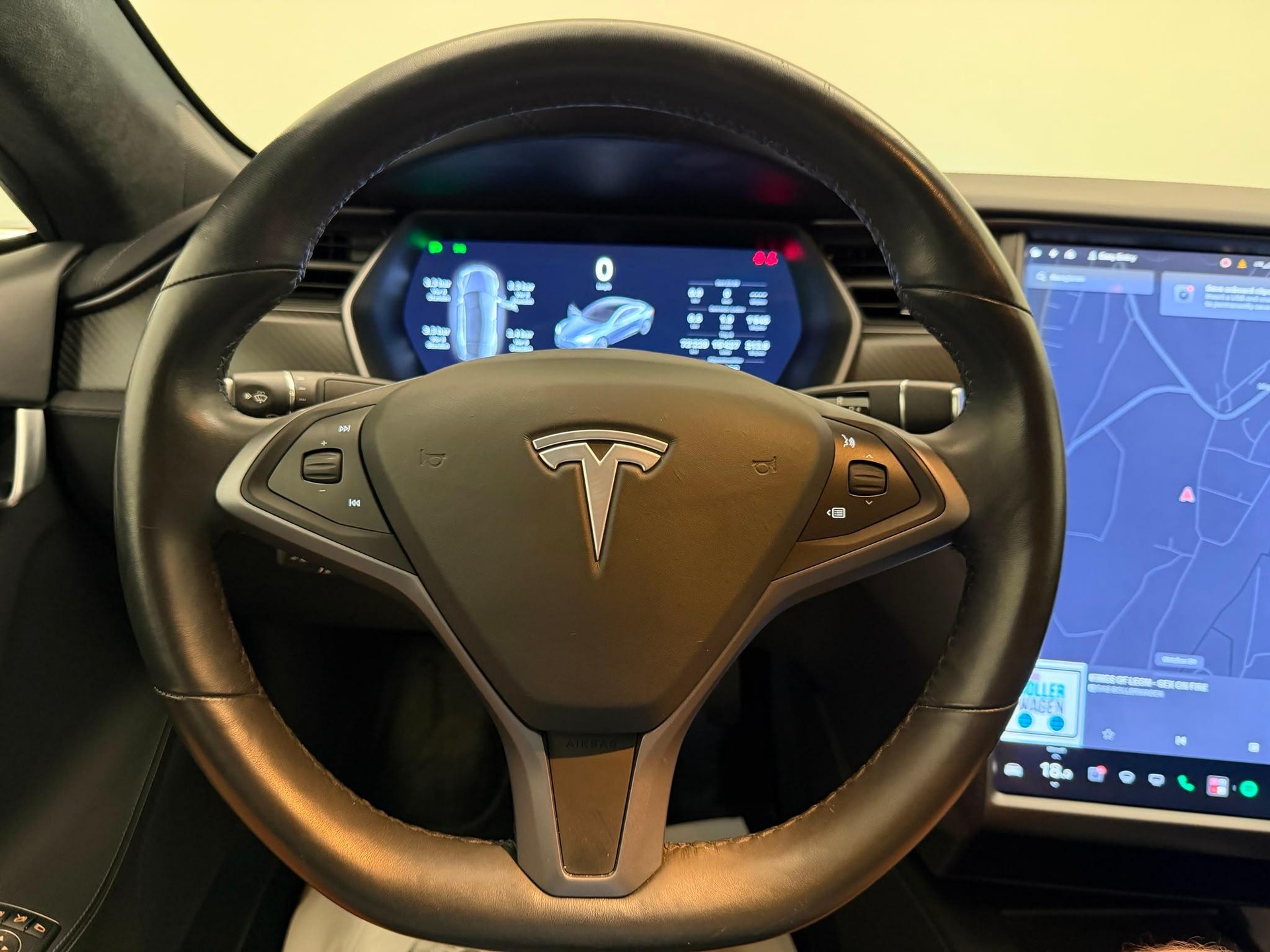 TESLA Model S 75 D-image-17