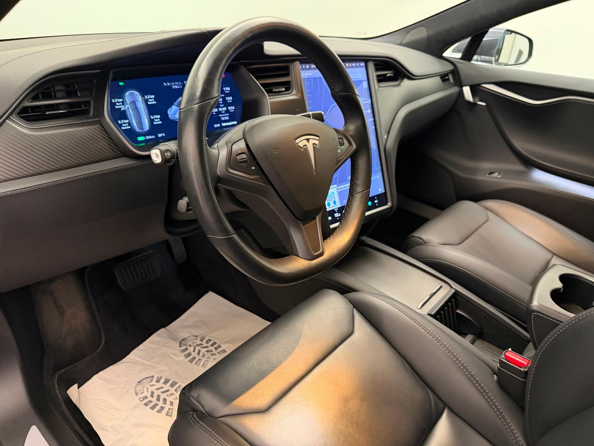 TESLA Model S 75 D-image-9