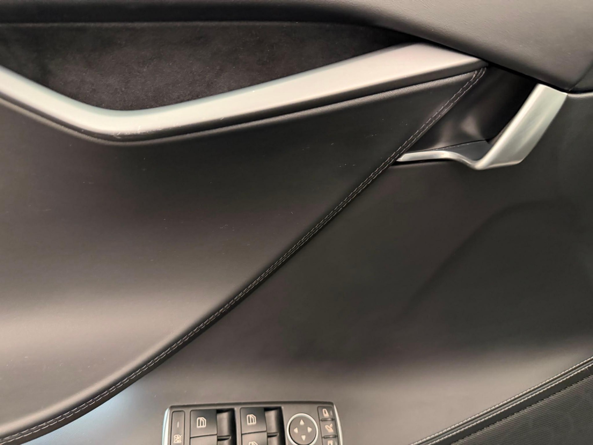 TESLA Model S 75 D-image-16