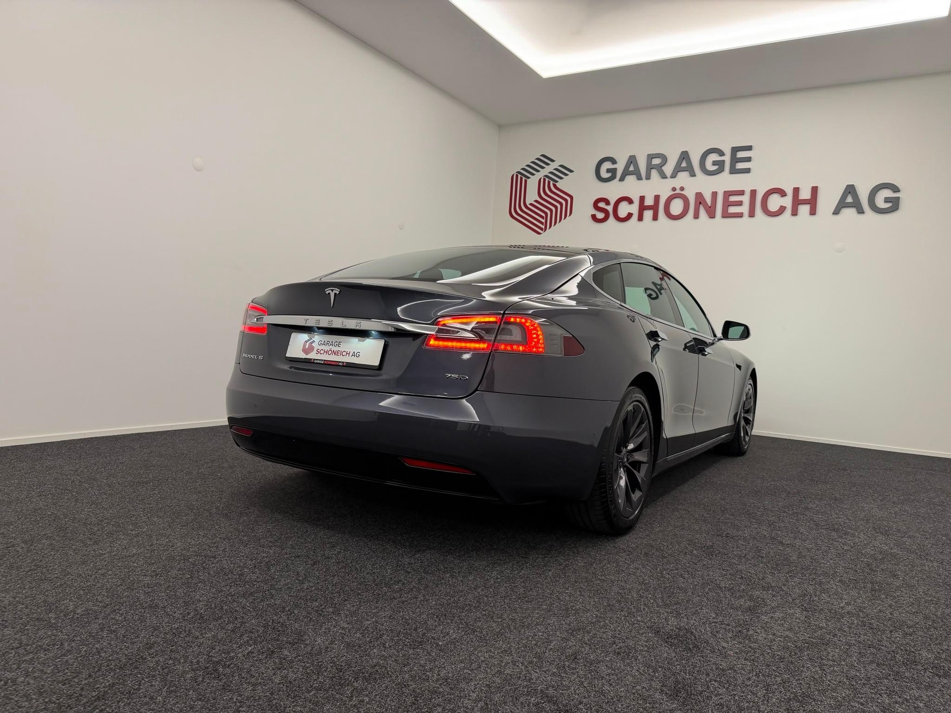 TESLA Model S 75 D-image-4