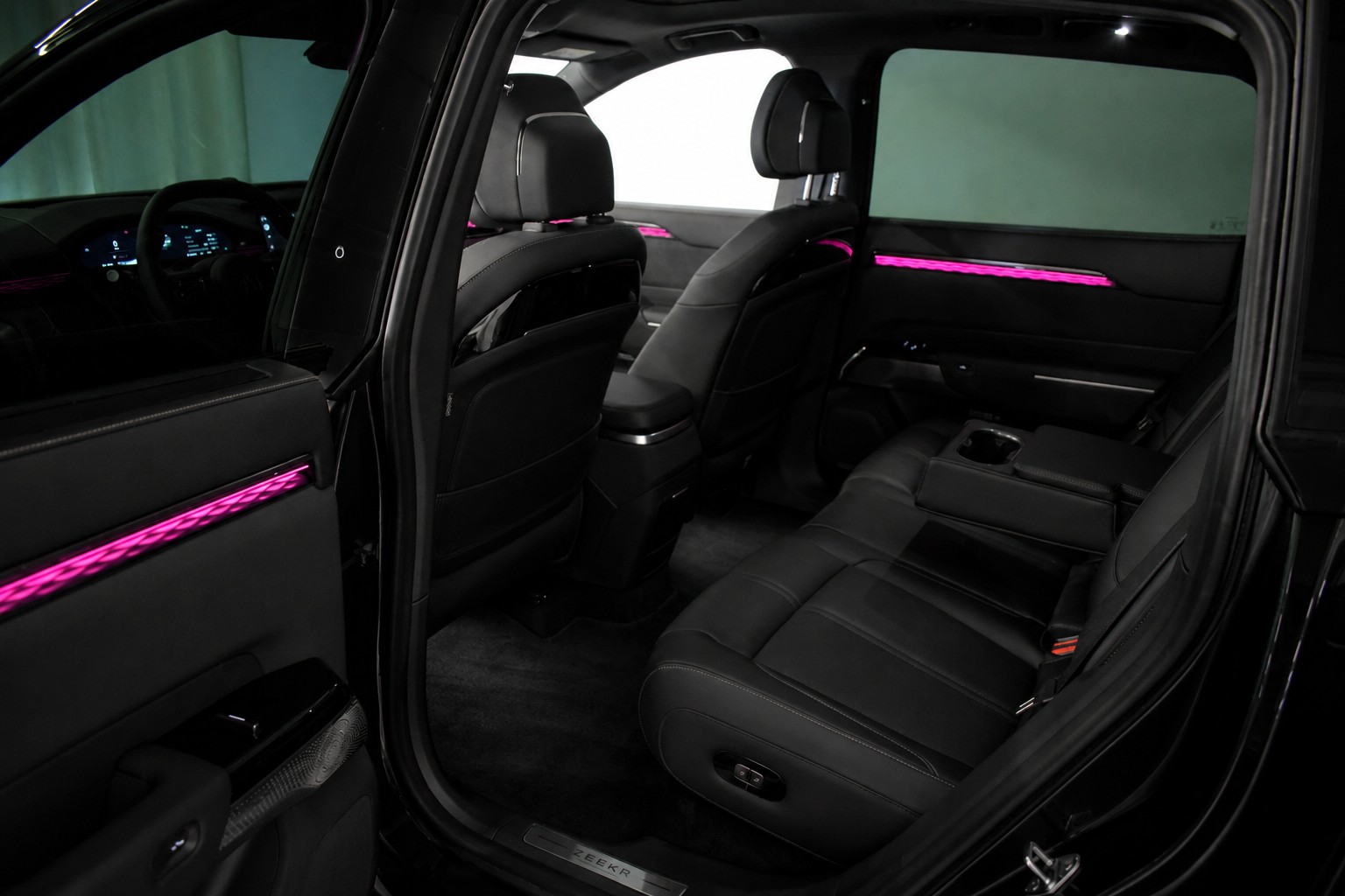 ZEEKR 7X 100kWh Privilege AWD "Onyx Black"-image-18