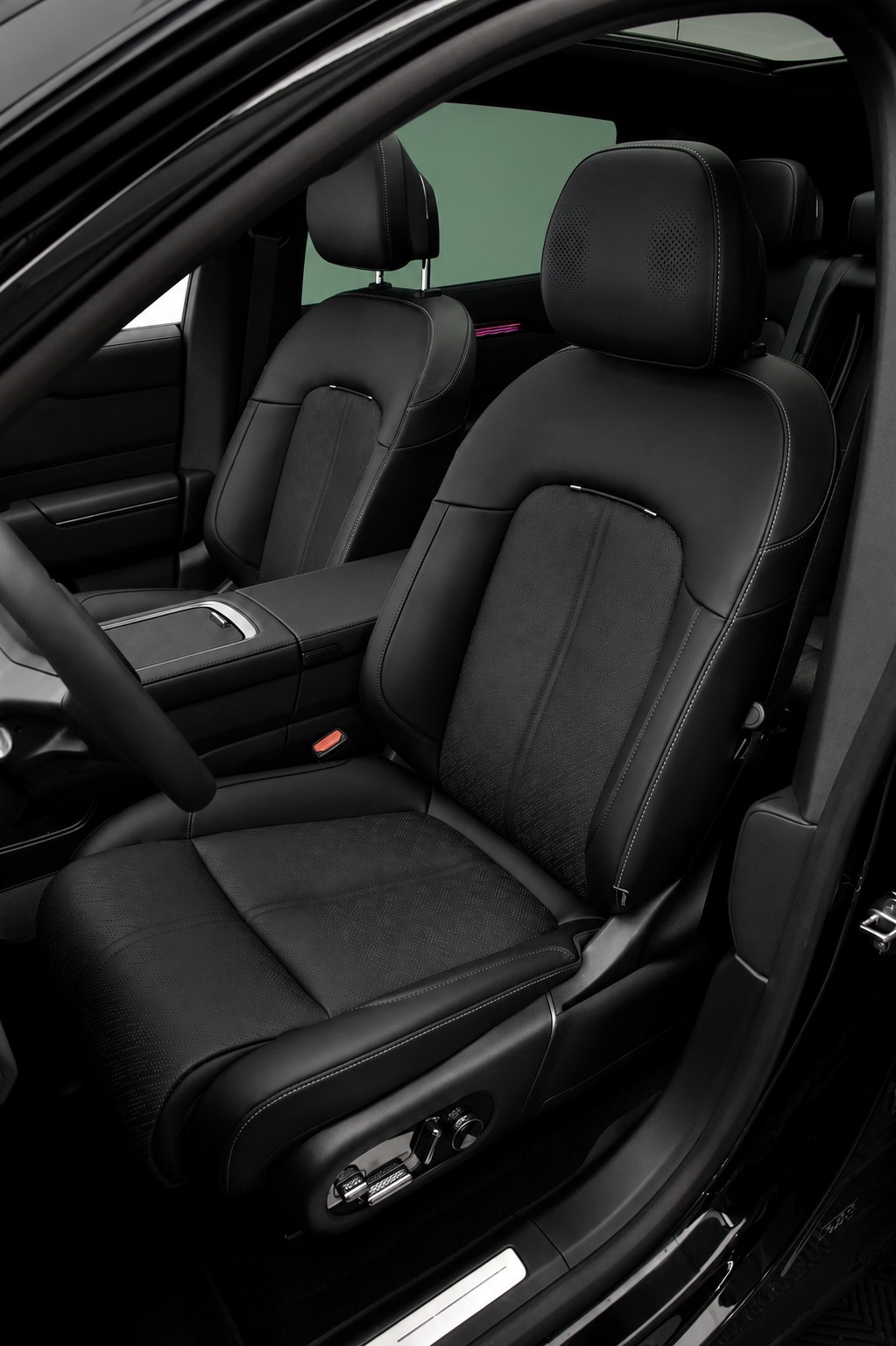 ZEEKR 7X 100kWh Privilege AWD "Onyx Black"-image-17
