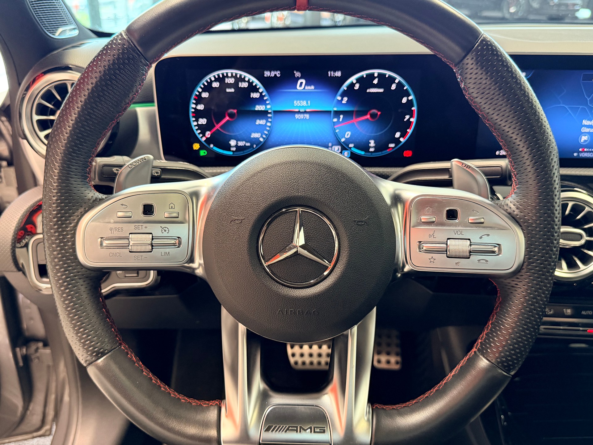 MERCEDES-BENZ A 35 AMG 4Matic Speedshift-image-22