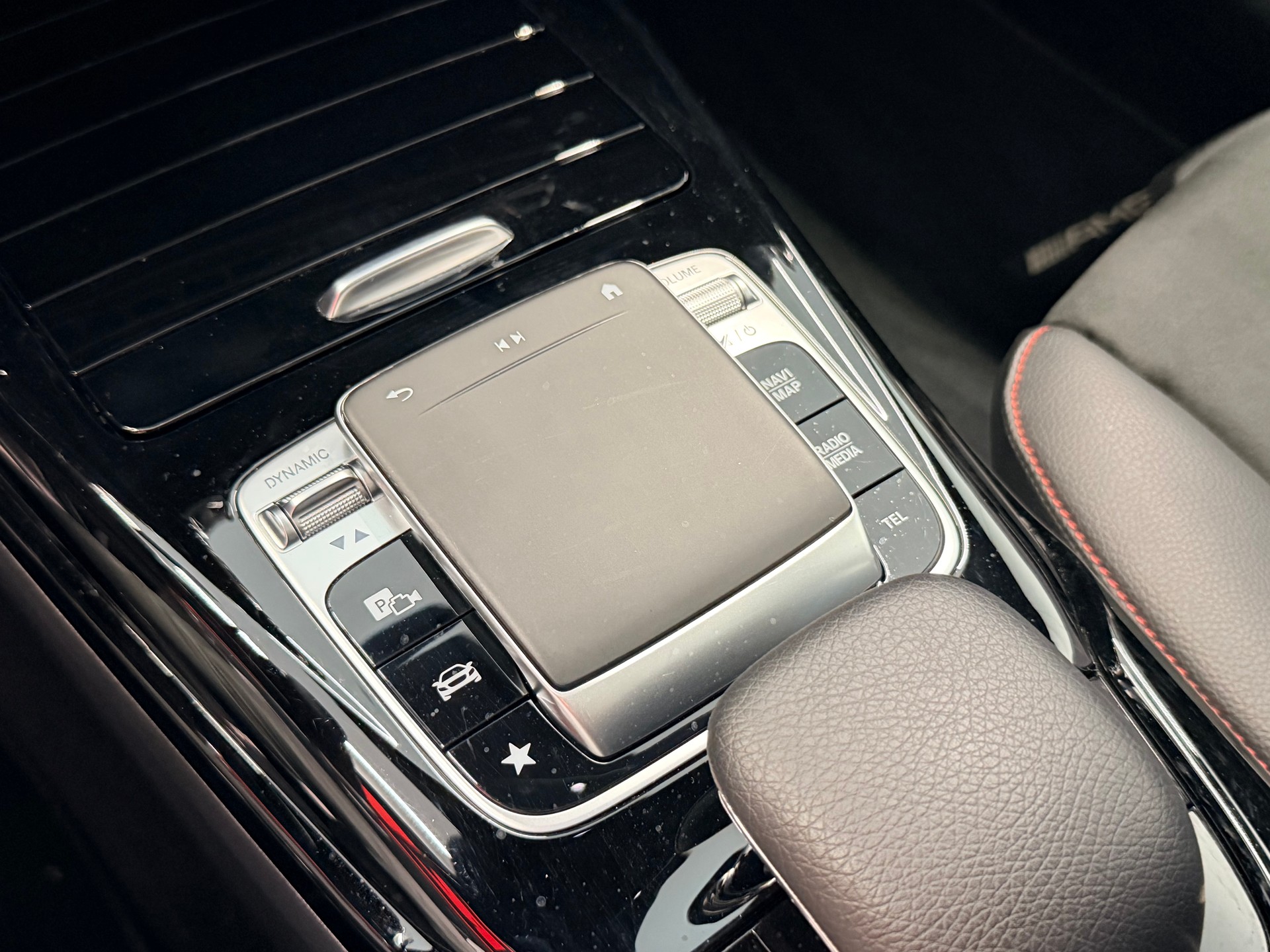 MERCEDES-BENZ A 35 AMG 4Matic Speedshift-image-21