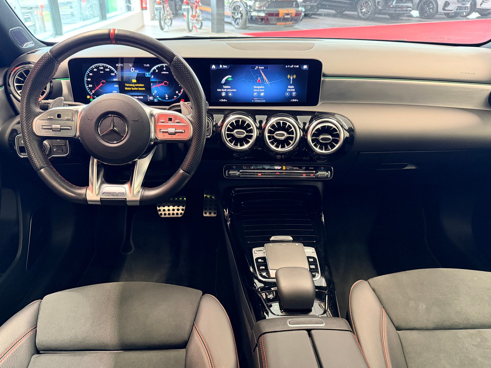 MERCEDES-BENZ A 35 AMG 4Matic Speedshift-image-13