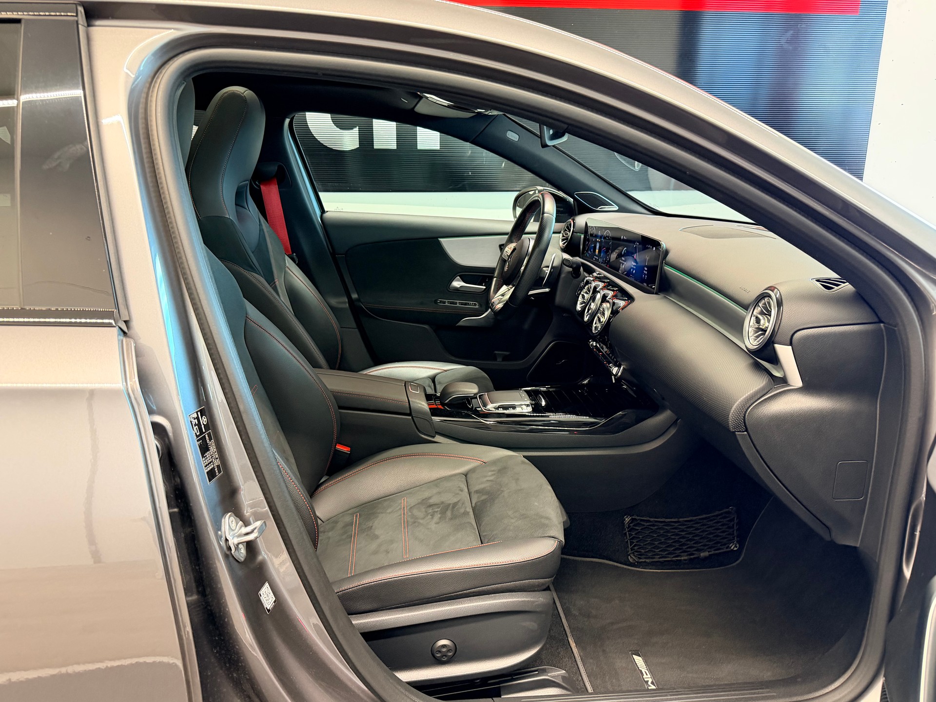MERCEDES-BENZ A 35 AMG 4Matic Speedshift-image-16