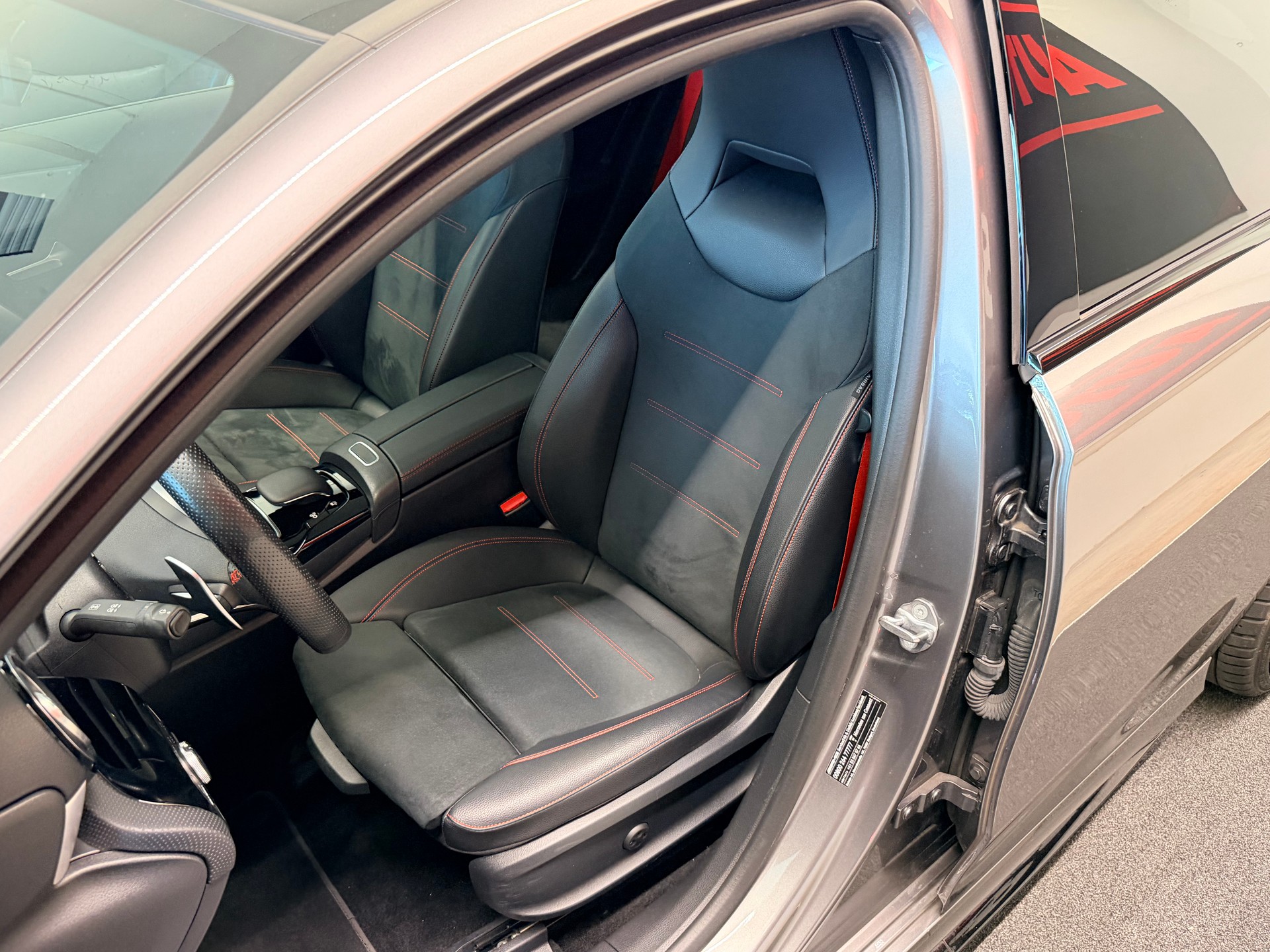 MERCEDES-BENZ A 35 AMG 4Matic Speedshift-image-11