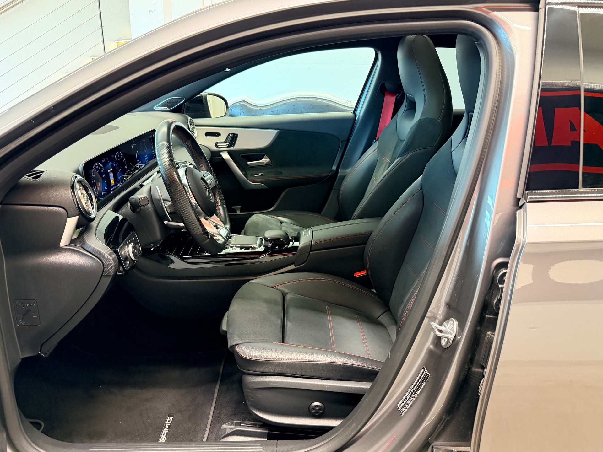 MERCEDES-BENZ A 35 AMG 4Matic Speedshift-image-10