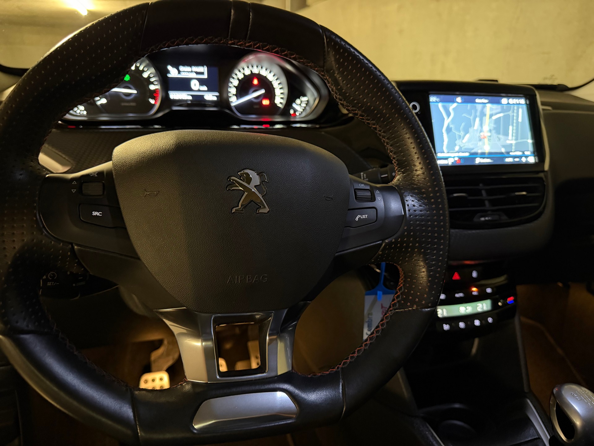 PEUGEOT 208 1.2 PureTech GT Line Panorama Leder Kamera DAB-image-25