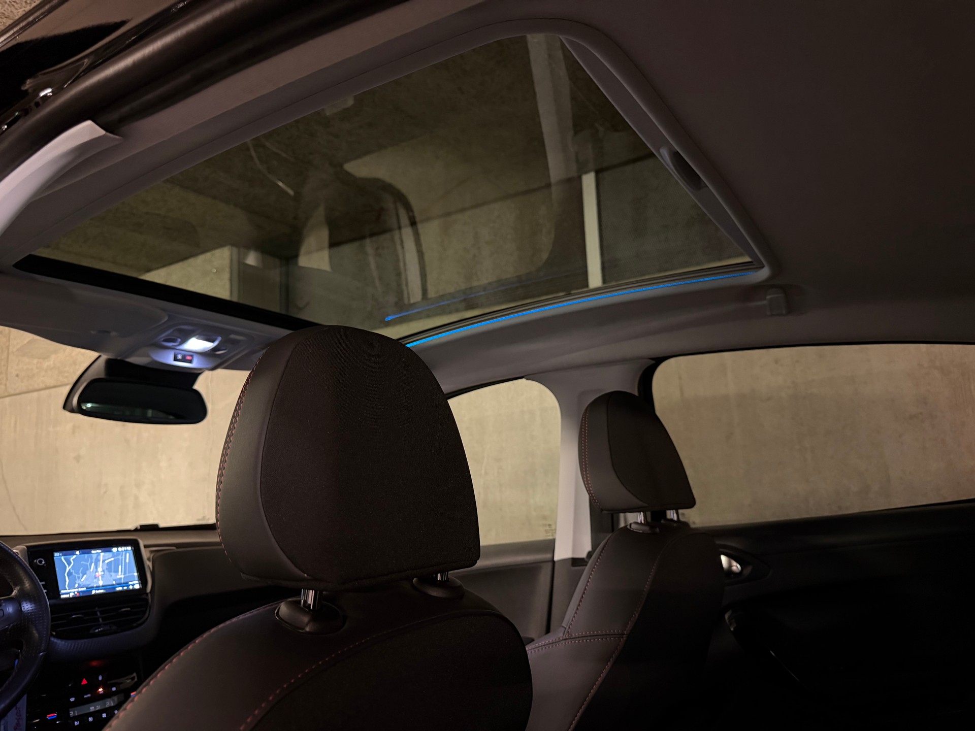 PEUGEOT 208 1.2 PureTech GT Line Panorama Leder Kamera DAB-image-30