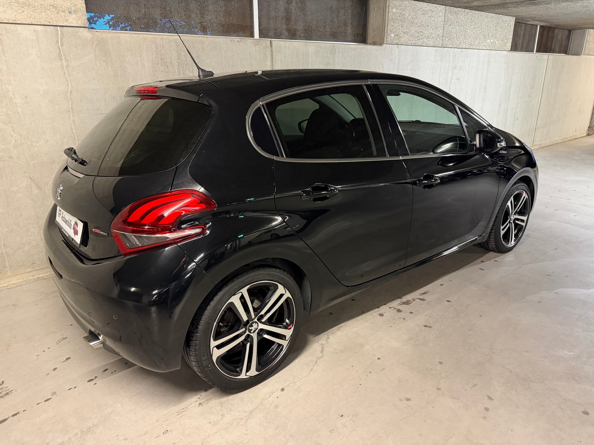 PEUGEOT 208 1.2 PureTech GT Line Panorama Leder Kamera DAB-image-5