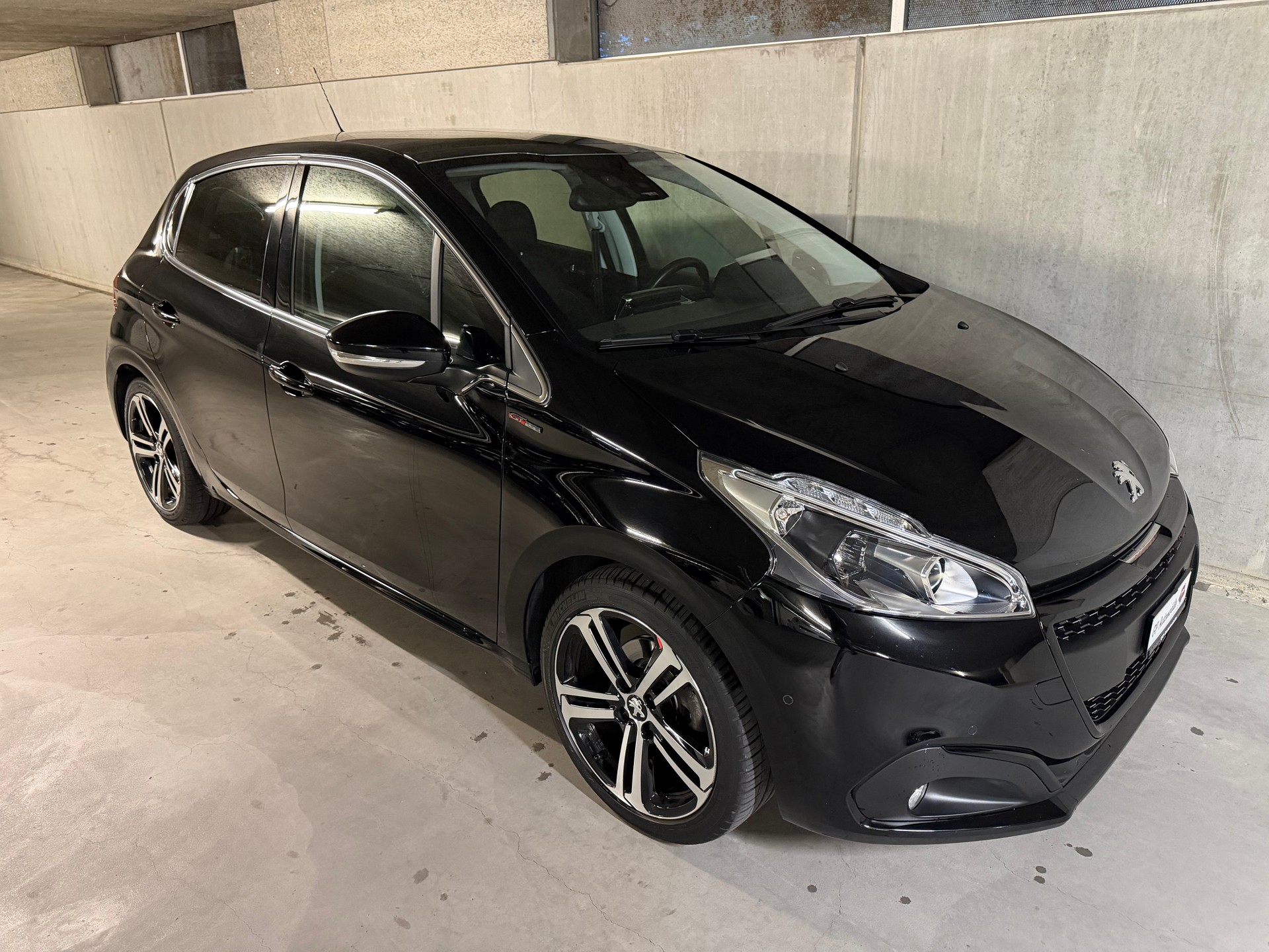 PEUGEOT 208 1.2 PureTech GT Line Panorama Leder Kamera DAB-showroom-element-3