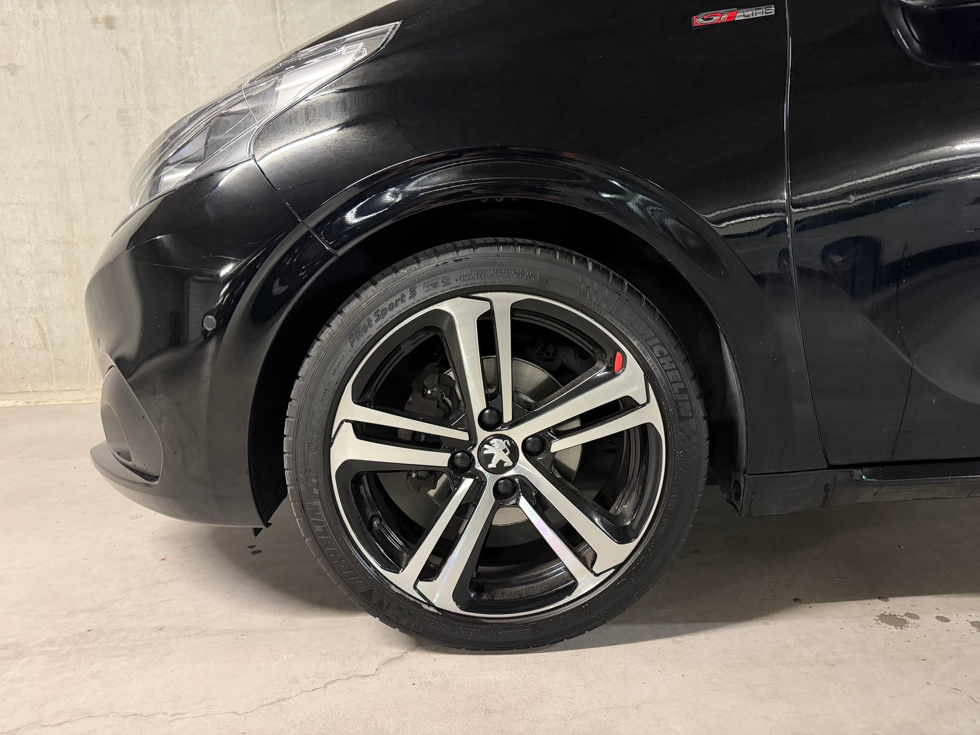 PEUGEOT 208 1.2 PureTech GT Line Panorama Leder Kamera DAB-image-18