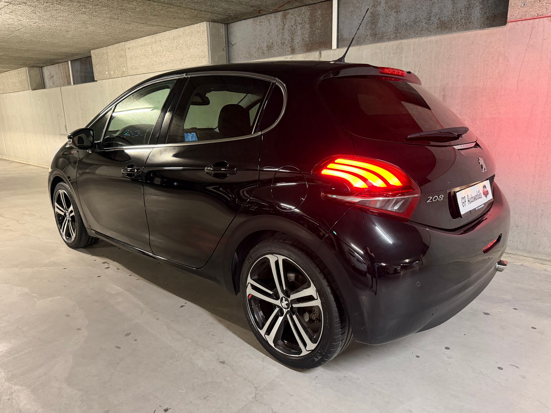 PEUGEOT 208 1.2 PureTech GT Line Panorama Leder Kamera DAB-image-13