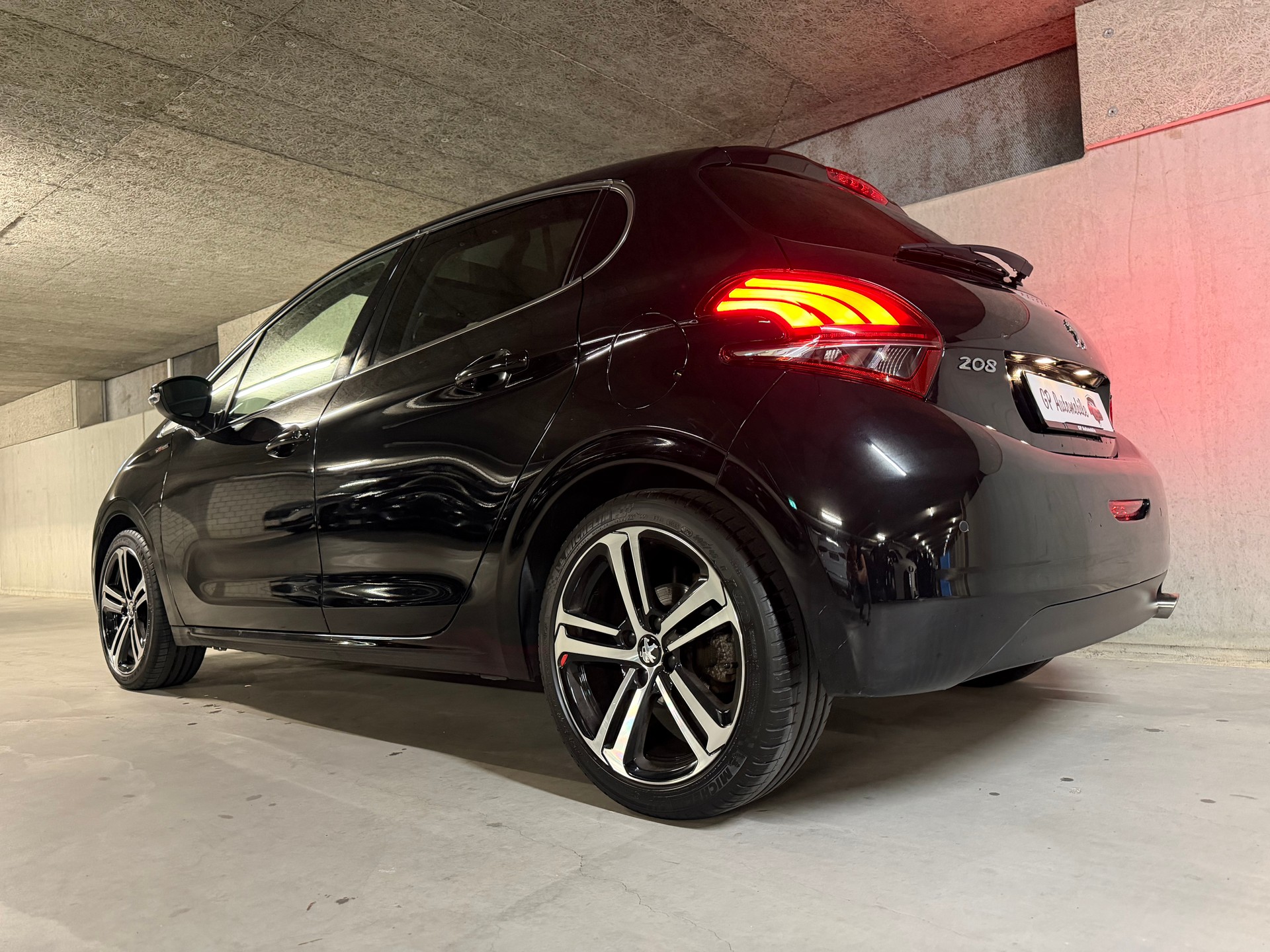 PEUGEOT 208 1.2 PureTech GT Line Panorama Leder Kamera DAB-image-12
