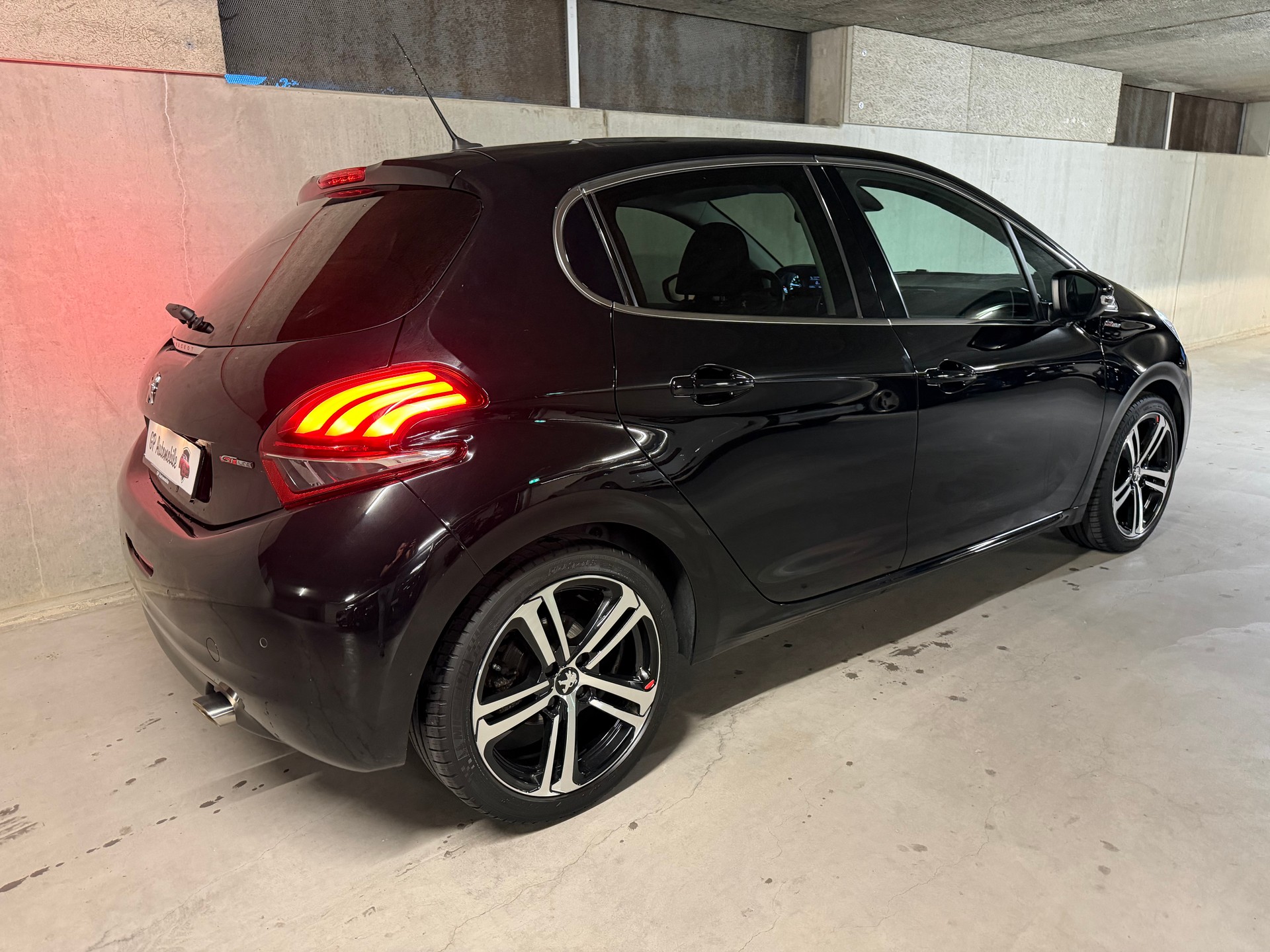PEUGEOT 208 1.2 PureTech GT Line Panorama Leder Kamera DAB-image-15