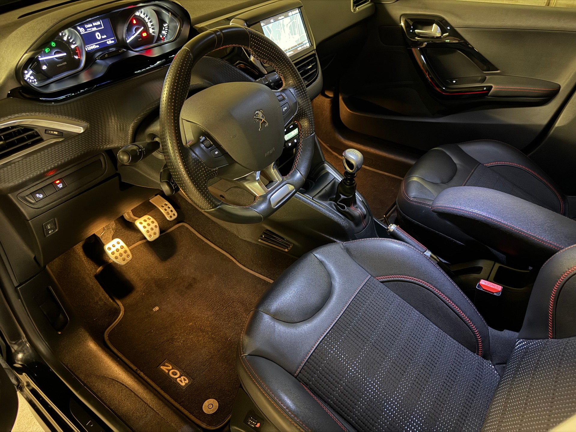 PEUGEOT 208 1.2 PureTech GT Line Panorama Leder Kamera DAB-image-20