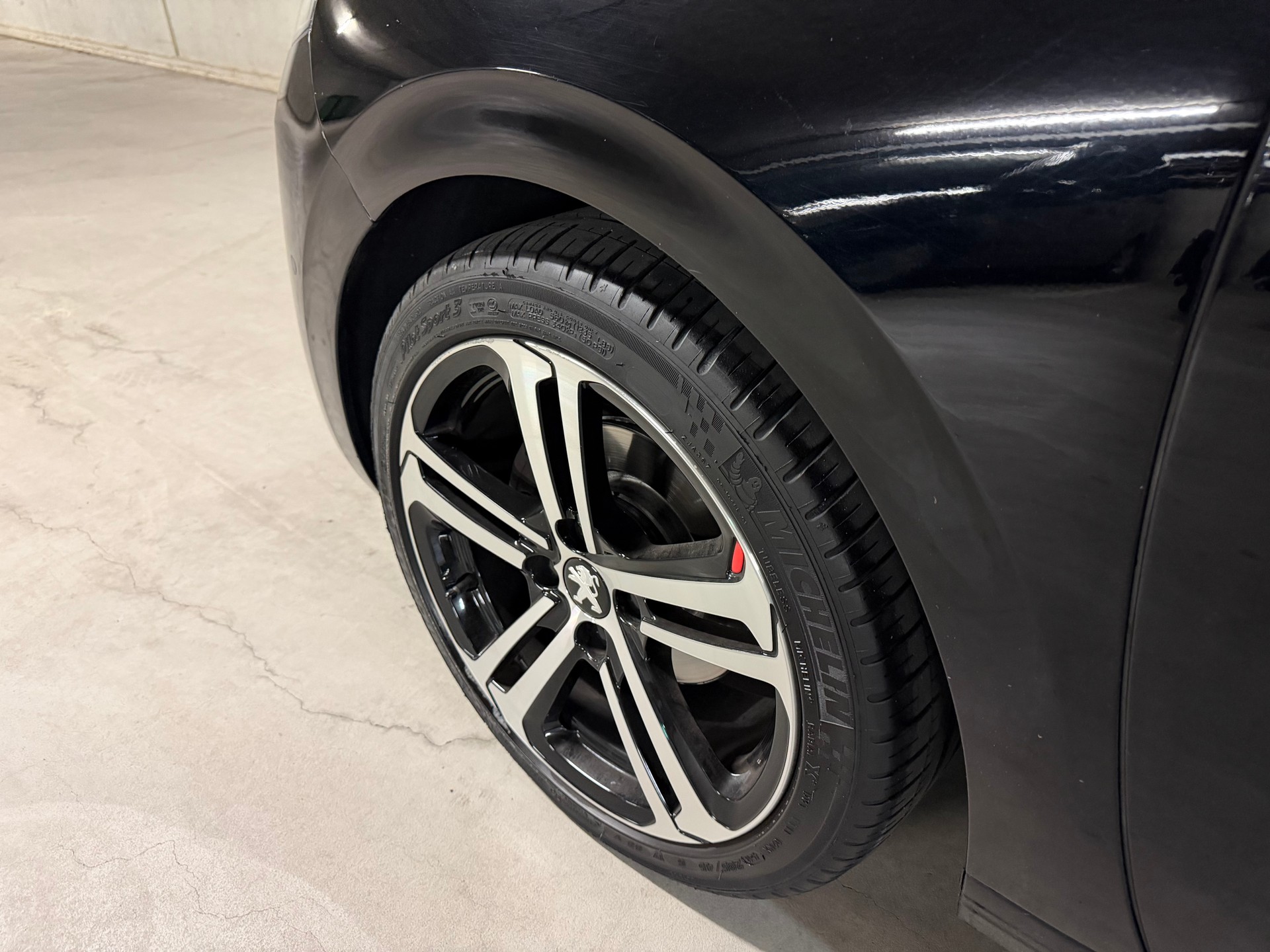 PEUGEOT 208 1.2 PureTech GT Line Panorama Leder Kamera DAB-image-19