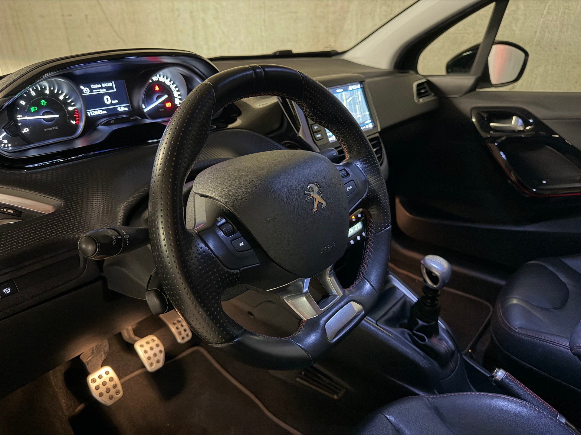 PEUGEOT 208 1.2 PureTech GT Line Panorama Leder Kamera DAB-image-23