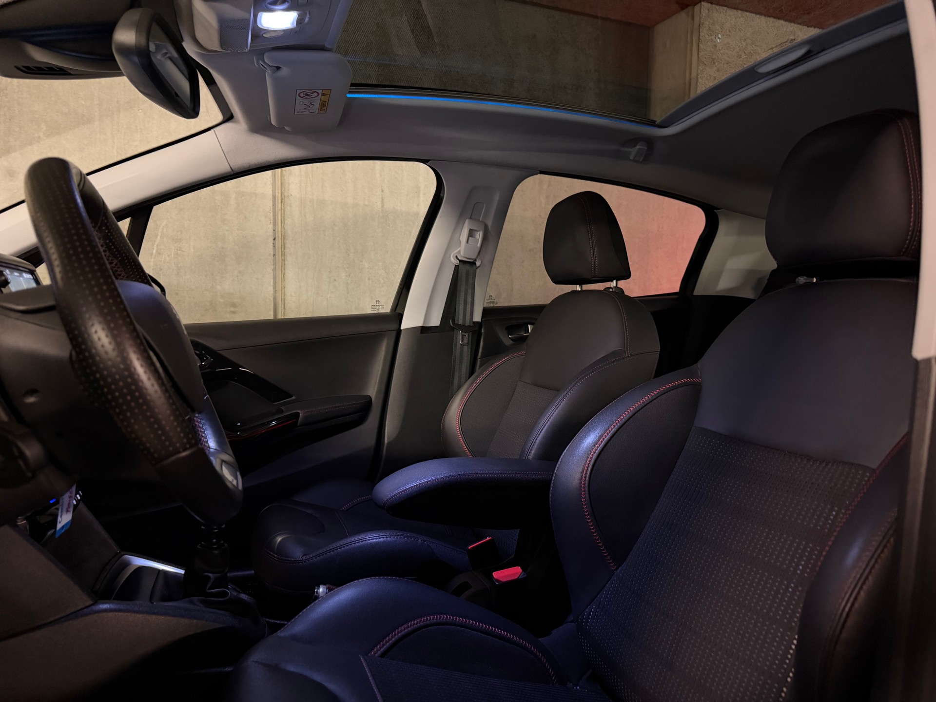 PEUGEOT 208 1.2 PureTech GT Line Panorama Leder Kamera DAB-image-22