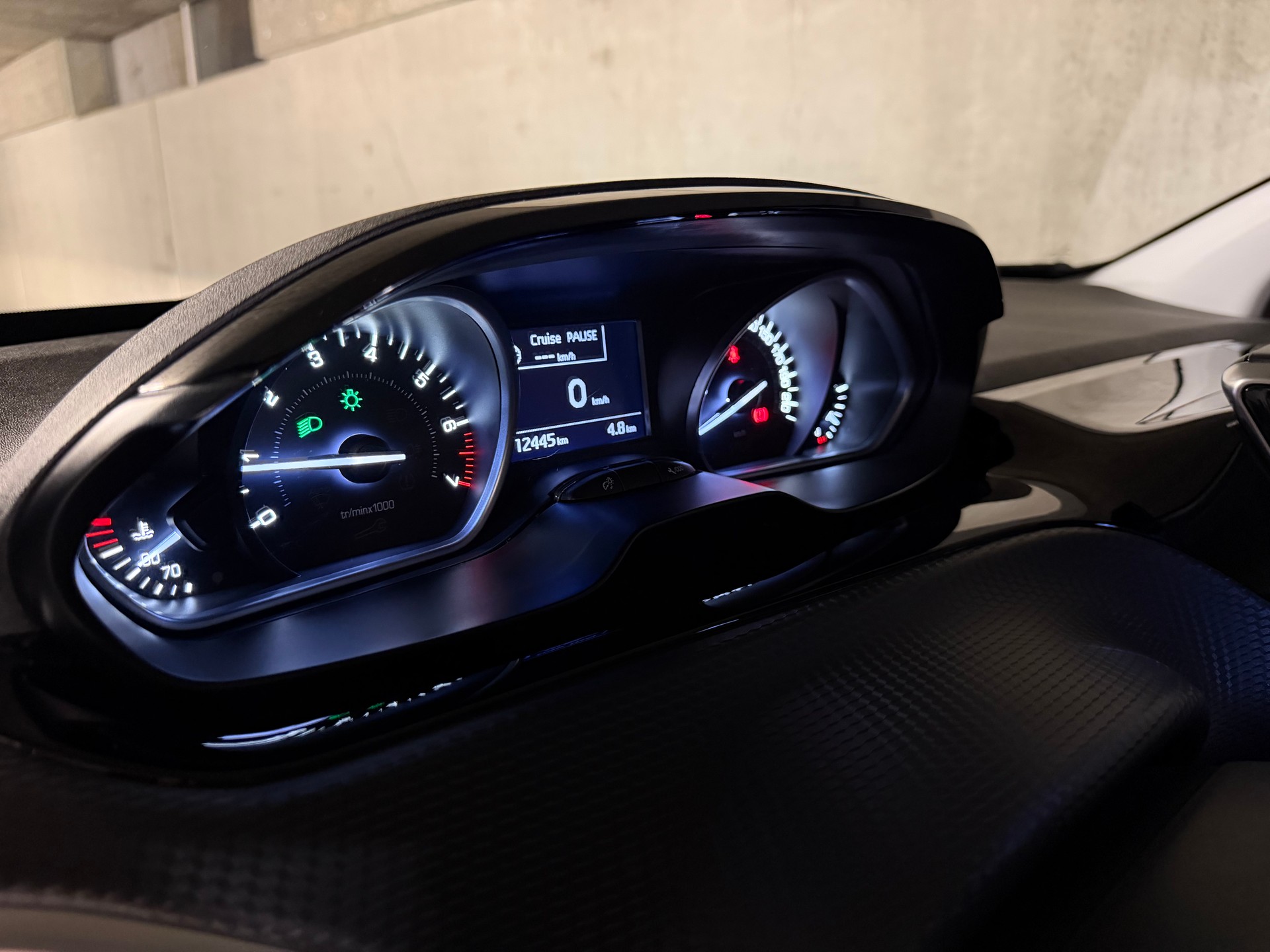 PEUGEOT 208 1.2 PureTech GT Line Panorama Leder Kamera DAB-image-29