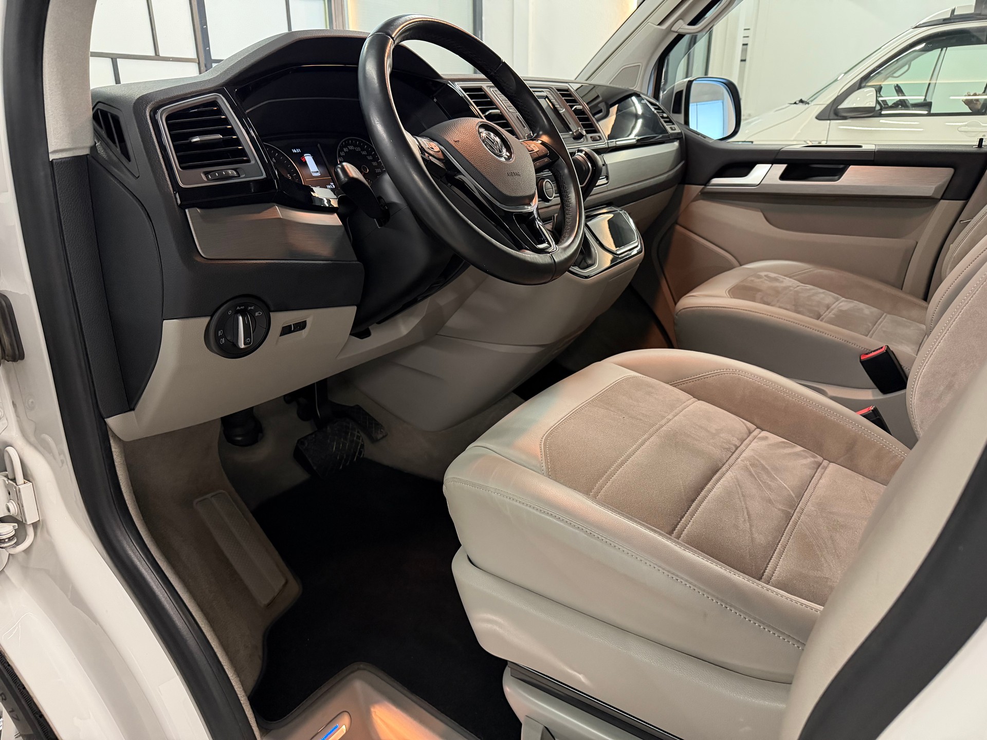 VW T6 California 2.0 TDI Ocean GREY 4Motion DSG-image-13