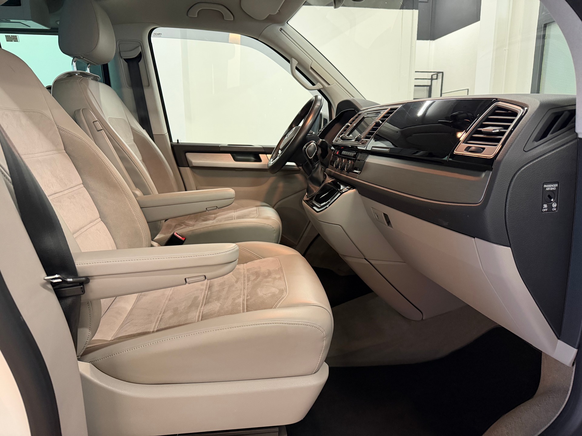 VW T6 California 2.0 TDI Ocean GREY 4Motion DSG-image-16