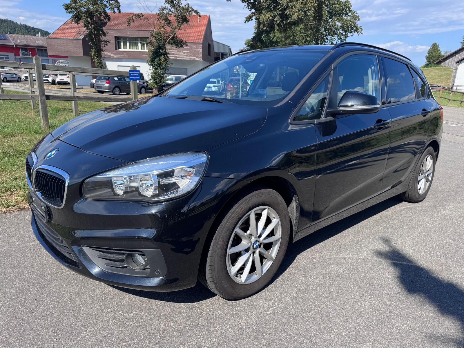 BMW 220i Active Tourer Sport Line Steptronic-image-1