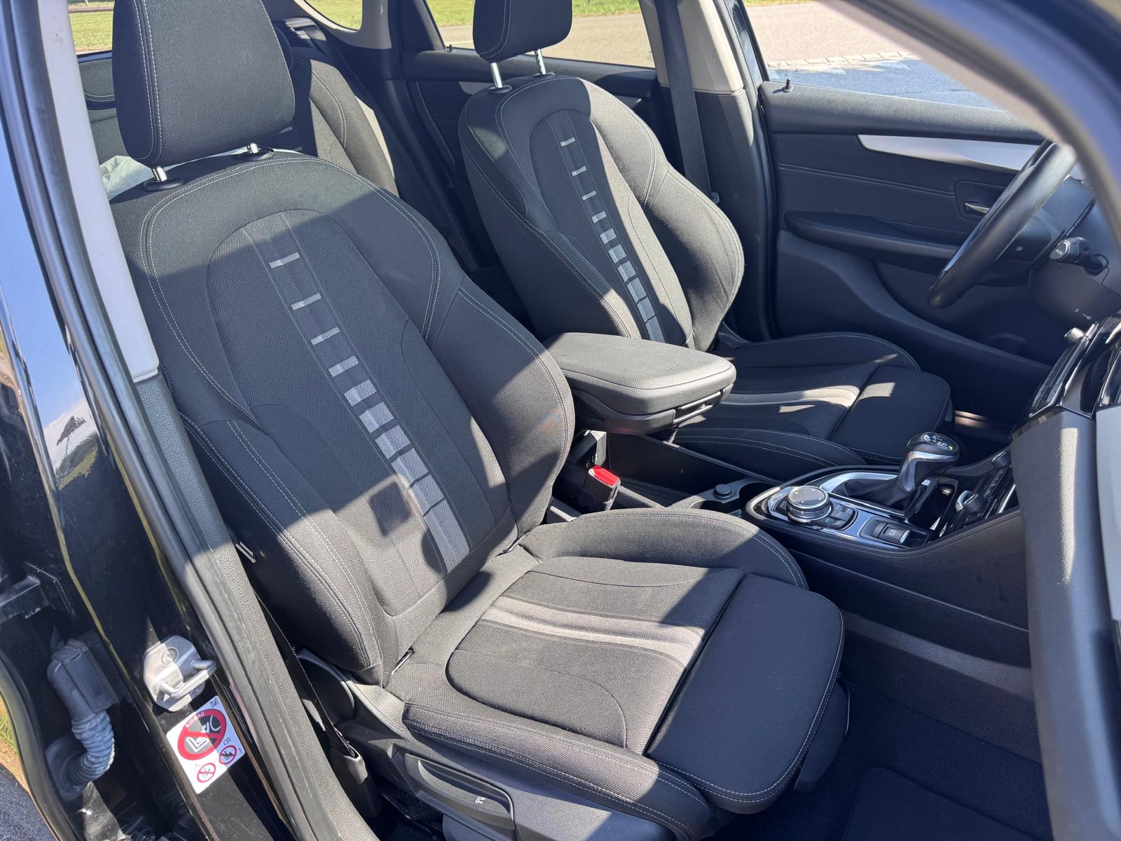 BMW 220i Active Tourer Sport Line Steptronic-image-9