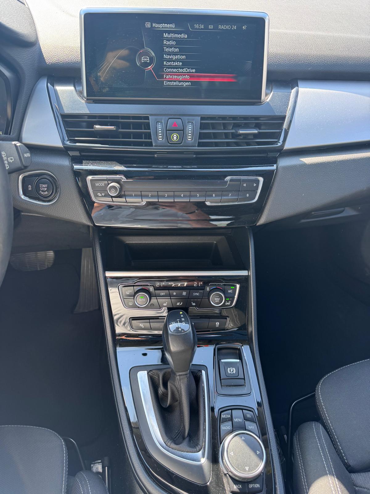 BMW 220i Active Tourer Sport Line Steptronic-image-10