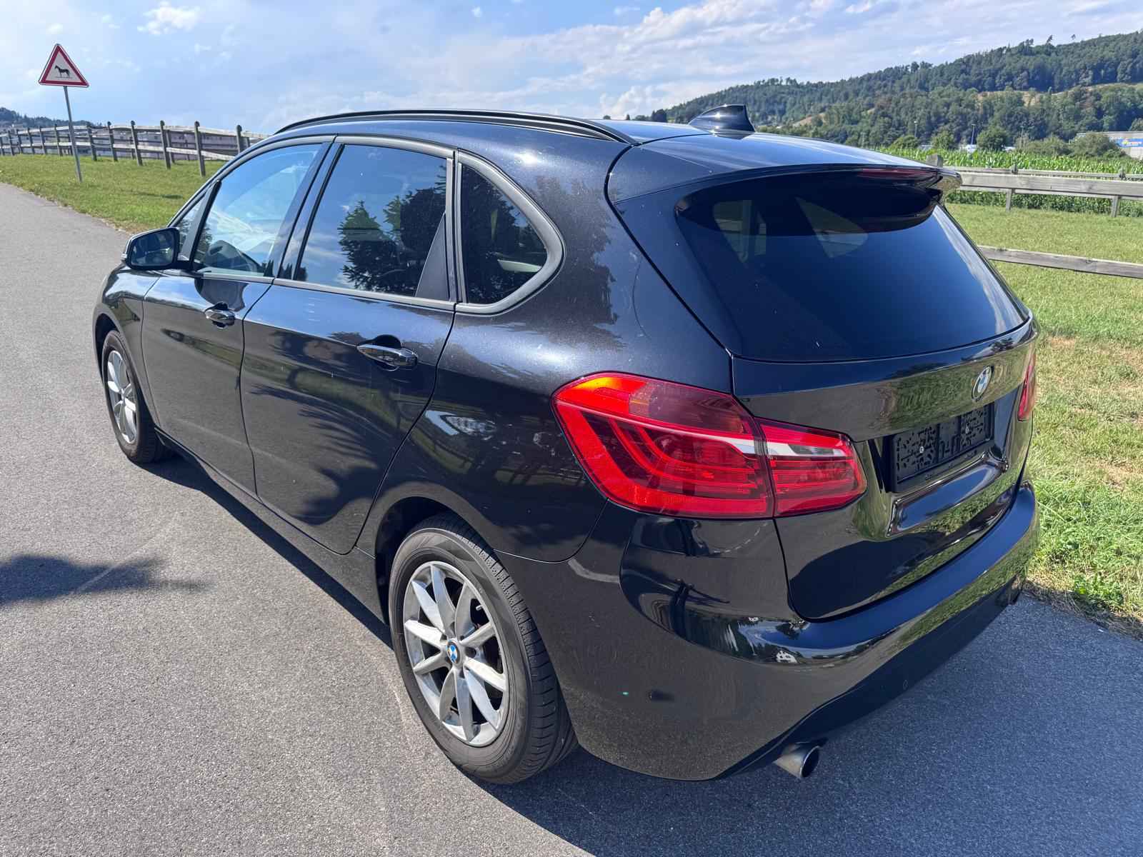 BMW 220i Active Tourer Sport Line Steptronic-image-6
