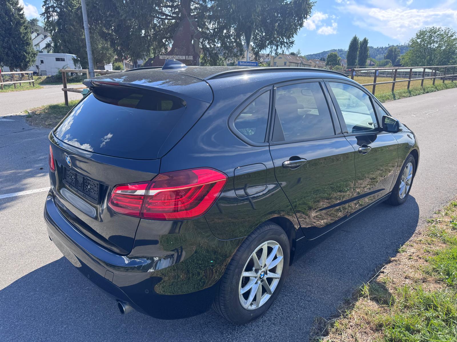 BMW 220i Active Tourer Sport Line Steptronic-image-4