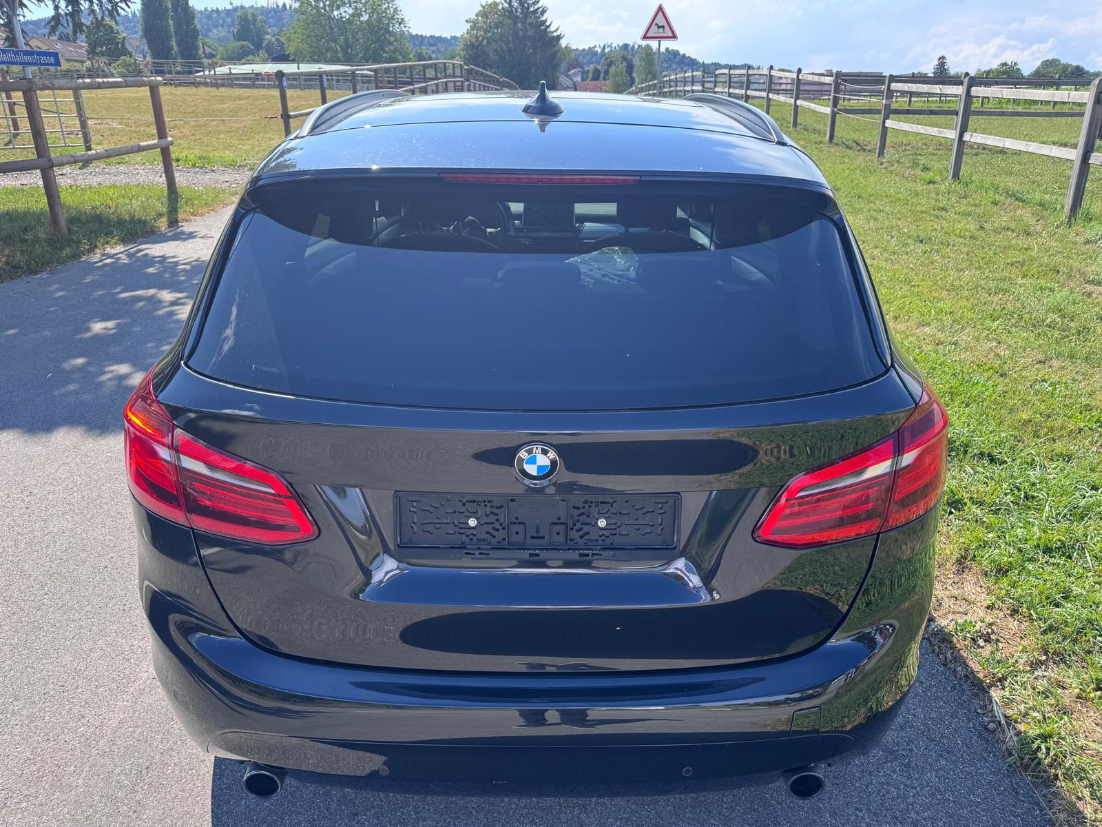 BMW 220i Active Tourer Sport Line Steptronic-image-5