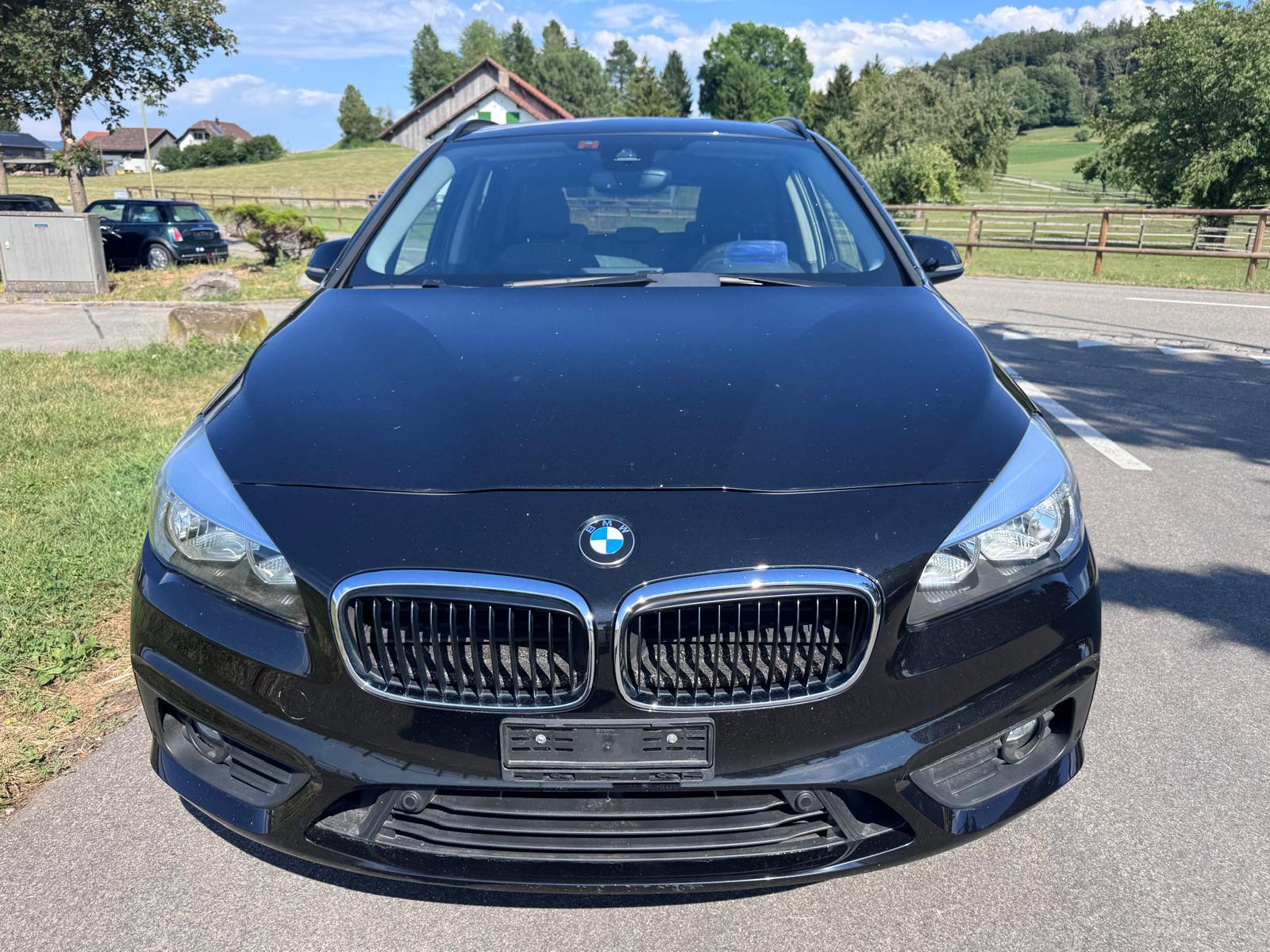 BMW 220i Active Tourer Sport Line Steptronic-image-2