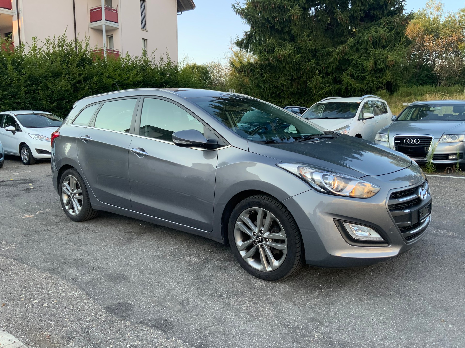 HYUNDAI Hyundai i30 CRDI-image-2