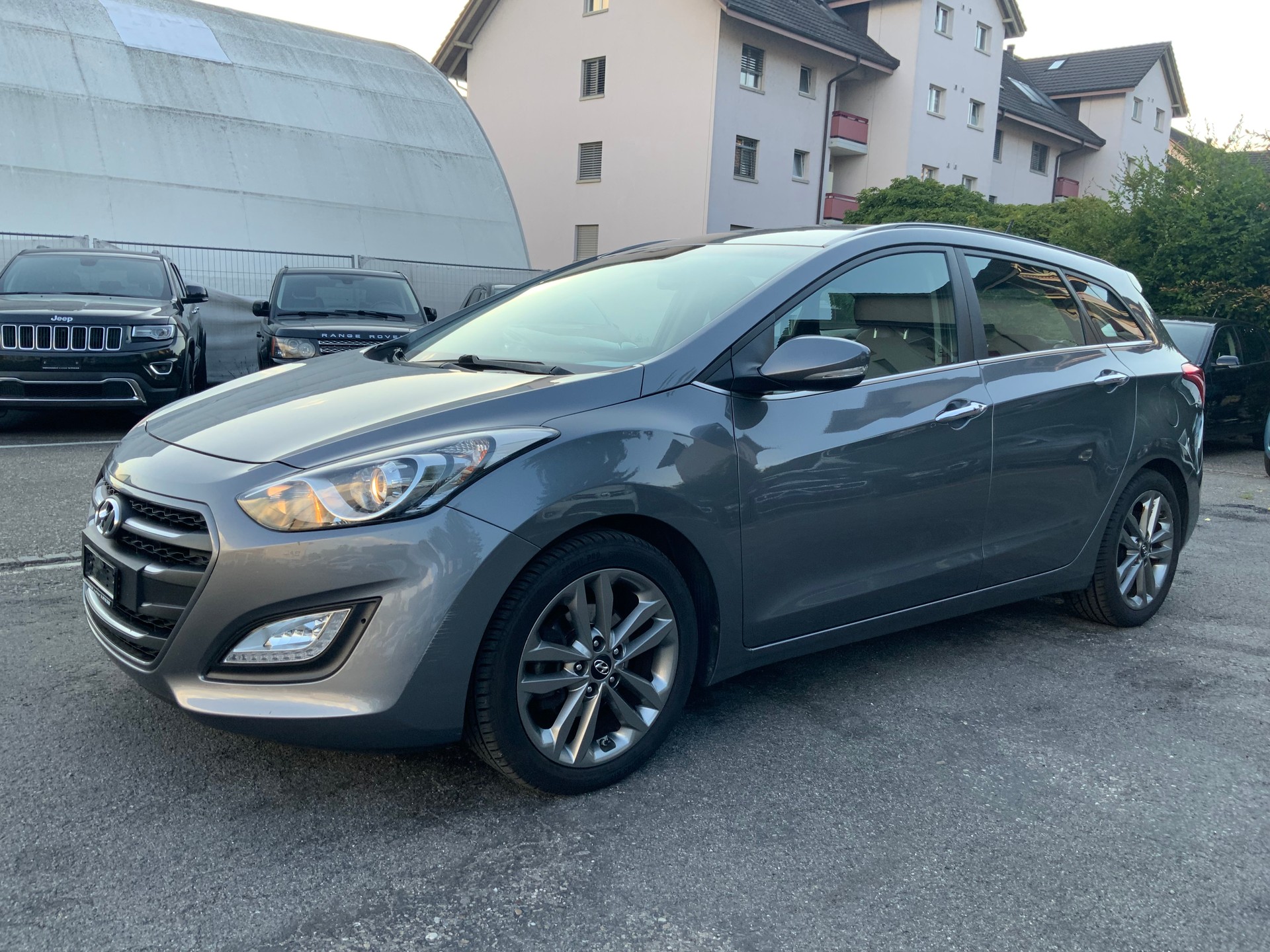 HYUNDAI Hyundai i30 CRDI-image-1