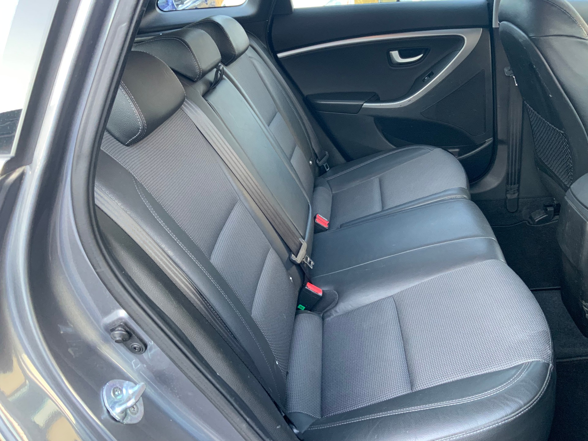 HYUNDAI Hyundai i30 CRDI-image-15