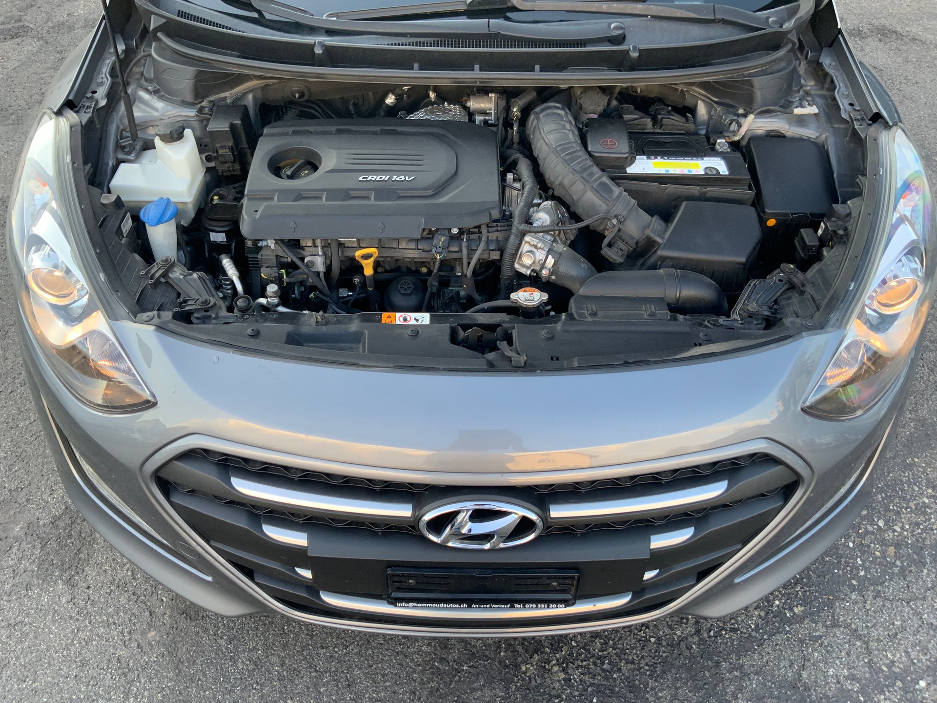 HYUNDAI Hyundai i30 CRDI-image-8