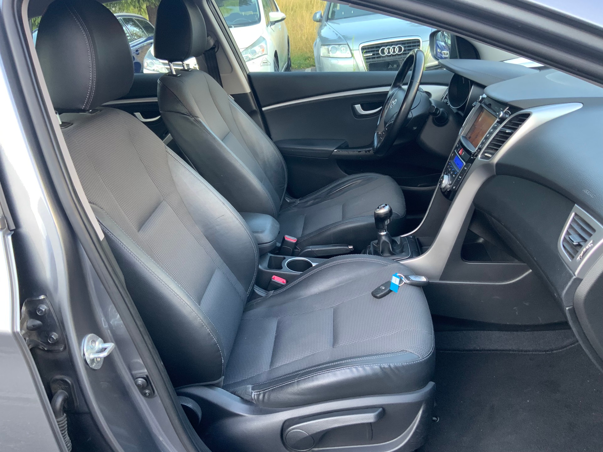 HYUNDAI Hyundai i30 CRDI-image-13