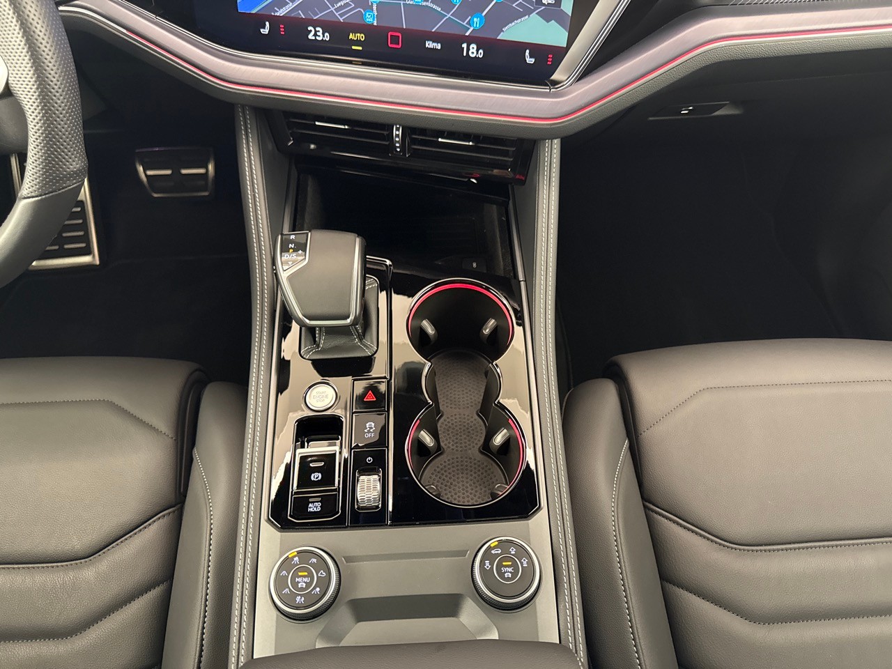 VW Touareg 3.0 TDI R-Line ''inkl. AHK & Standheizung''-image-13