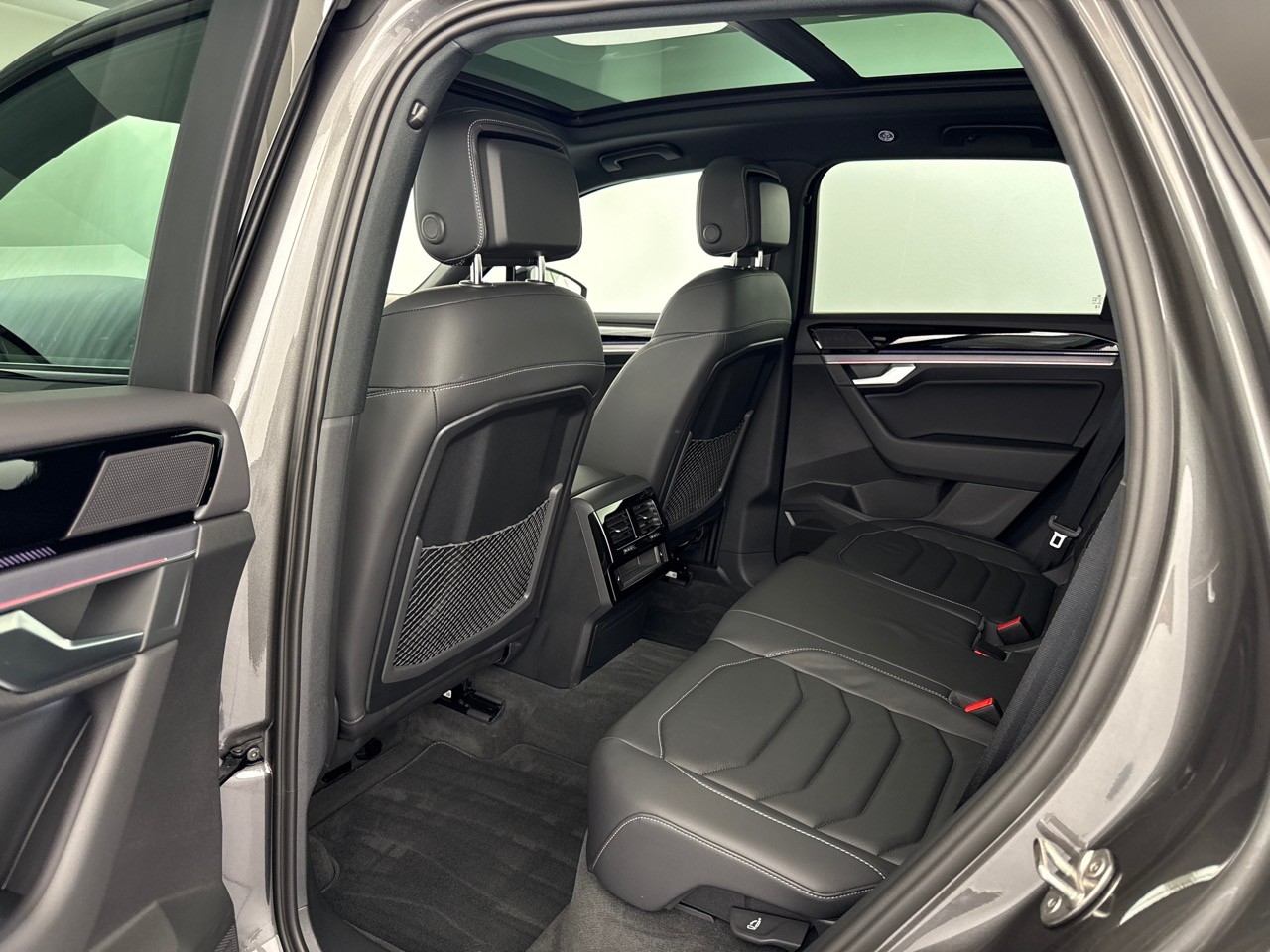 VW Touareg 3.0 TDI R-Line ''inkl. AHK & Standheizung''-image-5