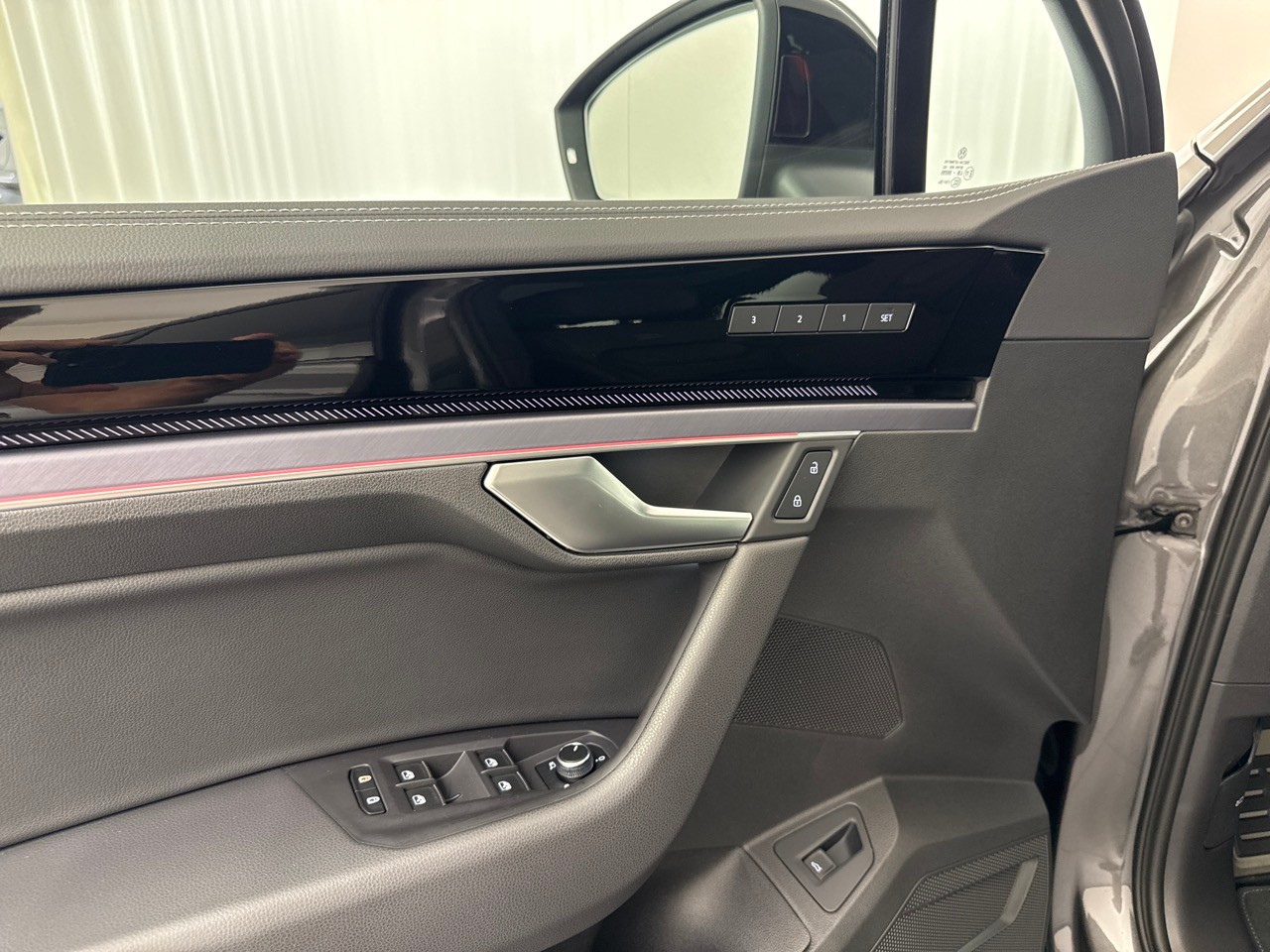 VW Touareg 3.0 TDI R-Line ''inkl. AHK & Standheizung''-image-9
