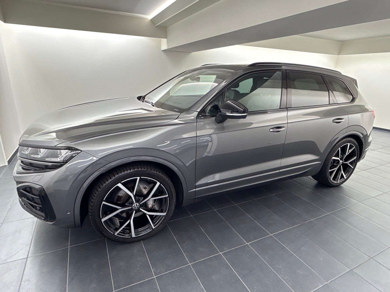 VW Touareg 3.0 TDI R-Line ''inkl. AHK & Standheizung''-image-17