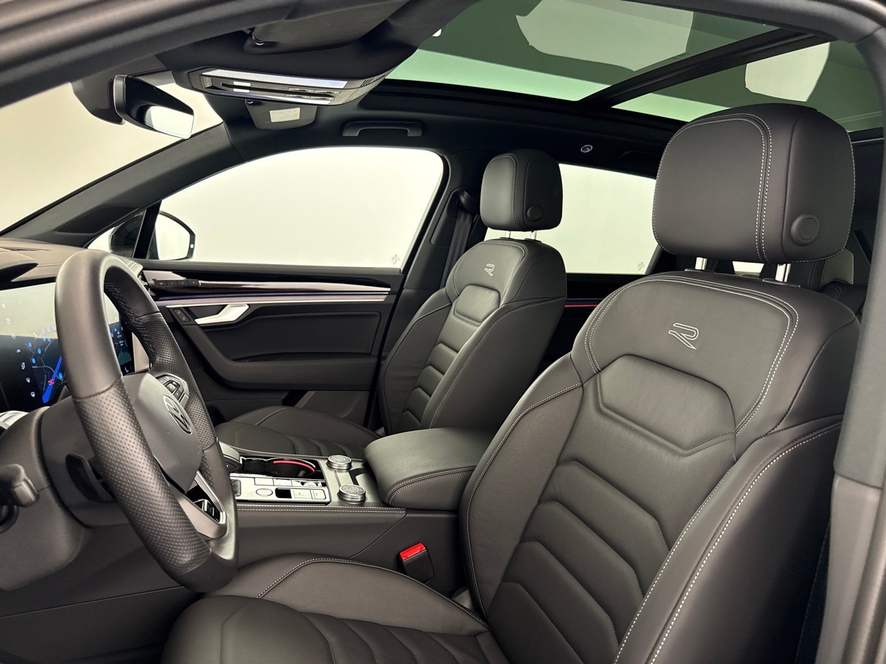 VW Touareg 3.0 TDI R-Line ''inkl. AHK & Standheizung''-image-14