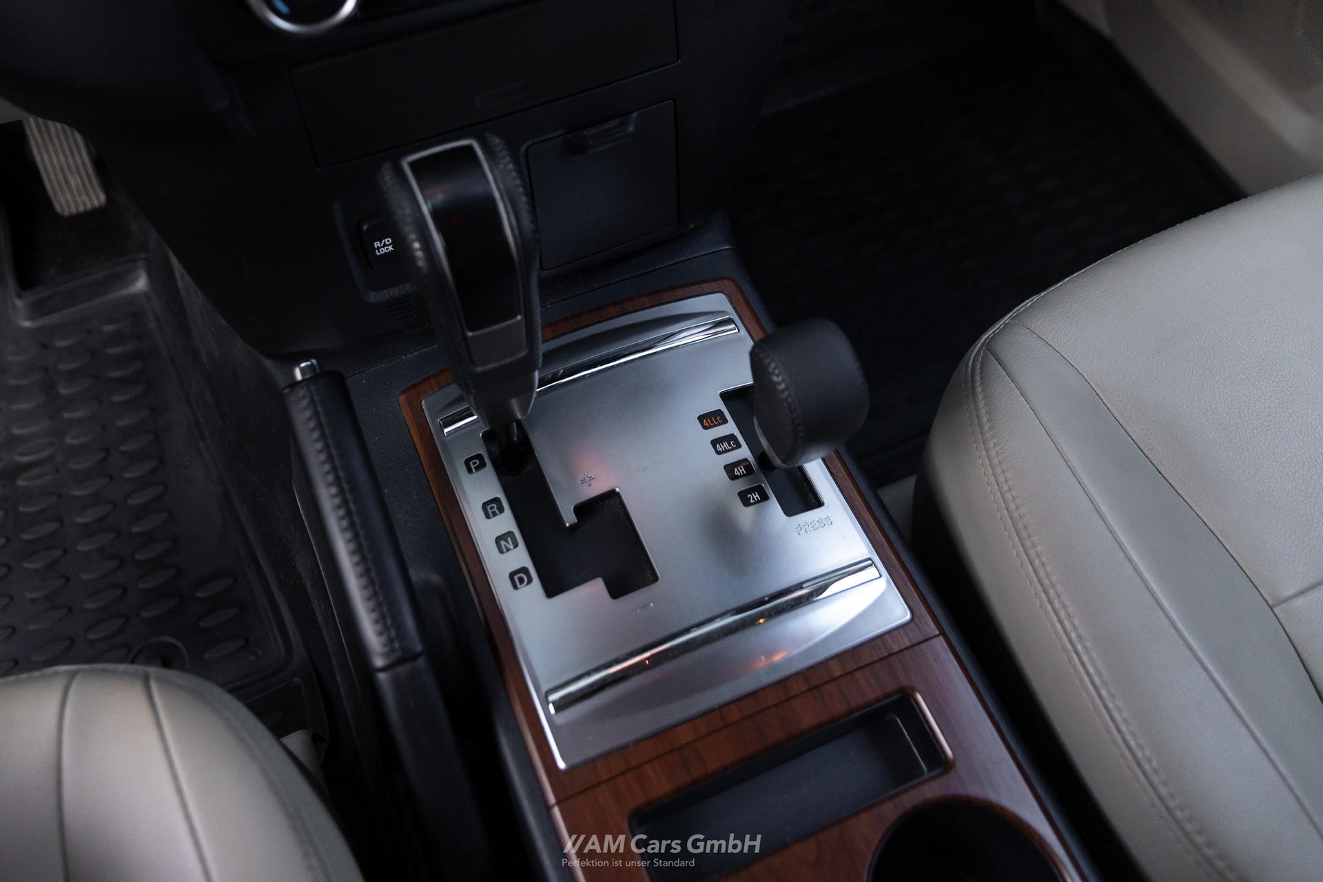 MITSUBISHI Pajero 3.2 DI-D-image-9